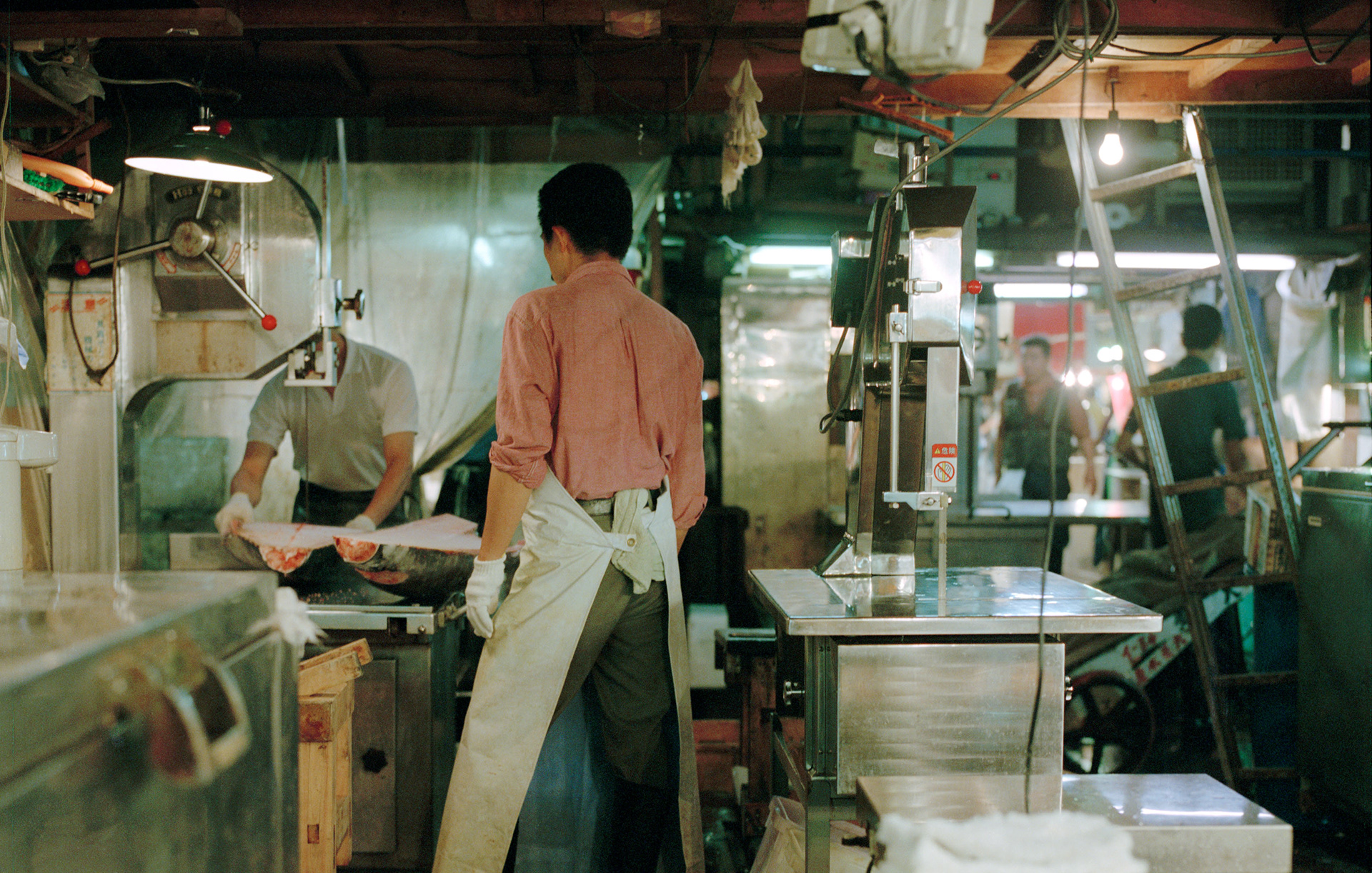 MARIANNE RAFTER IS A FASHION, PORTRAIT AND LIFESTYLE PHOTOGRAPHER BASED IN NEW YORK tsukiji tokyo fish market