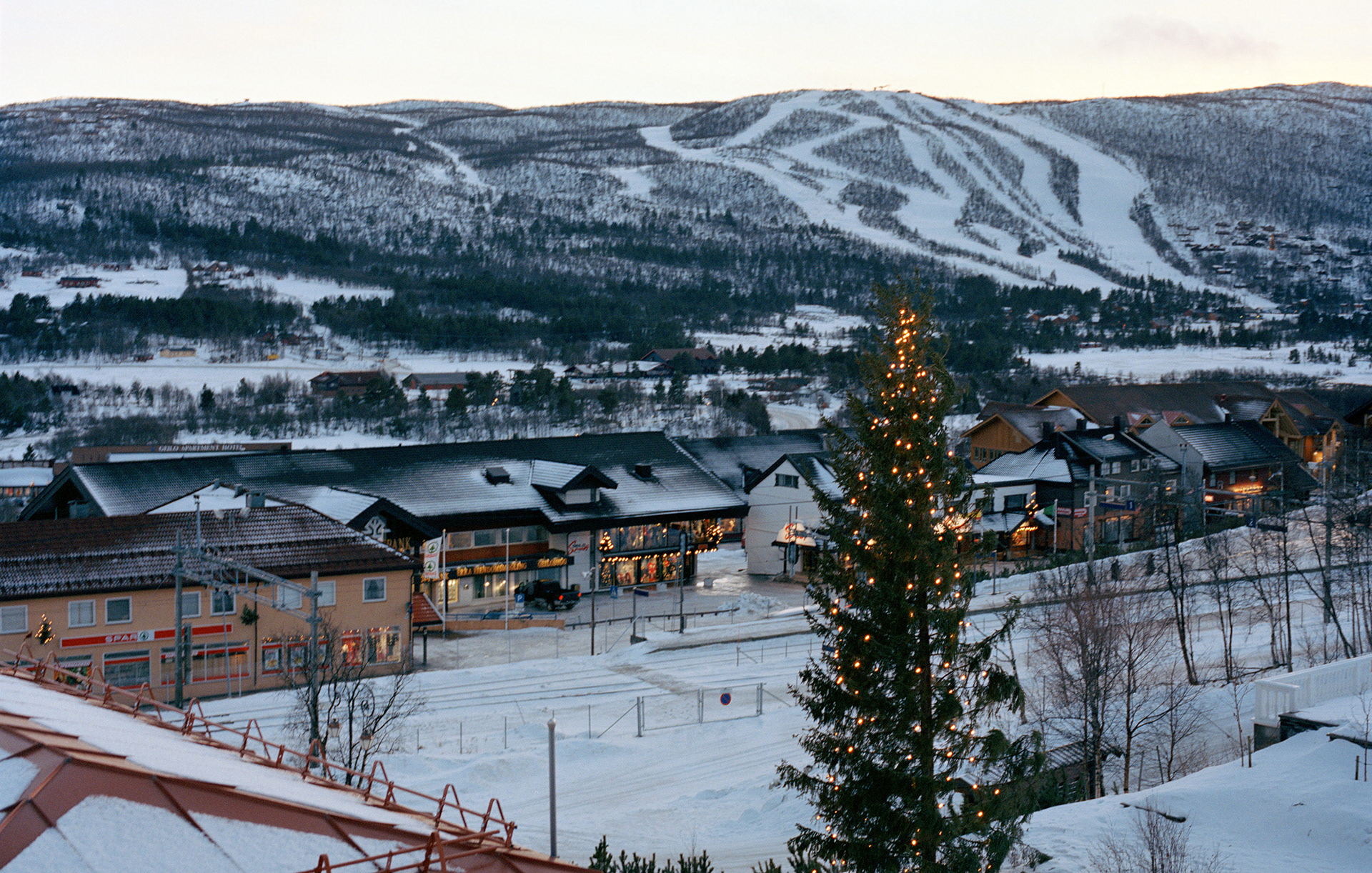 MARIANNE RAFTER IS A FASHION, PORTRAIT AND LIFESTYLE PHOTOGRAPHER BASED IN NEW YORK dr. holms geilo norway