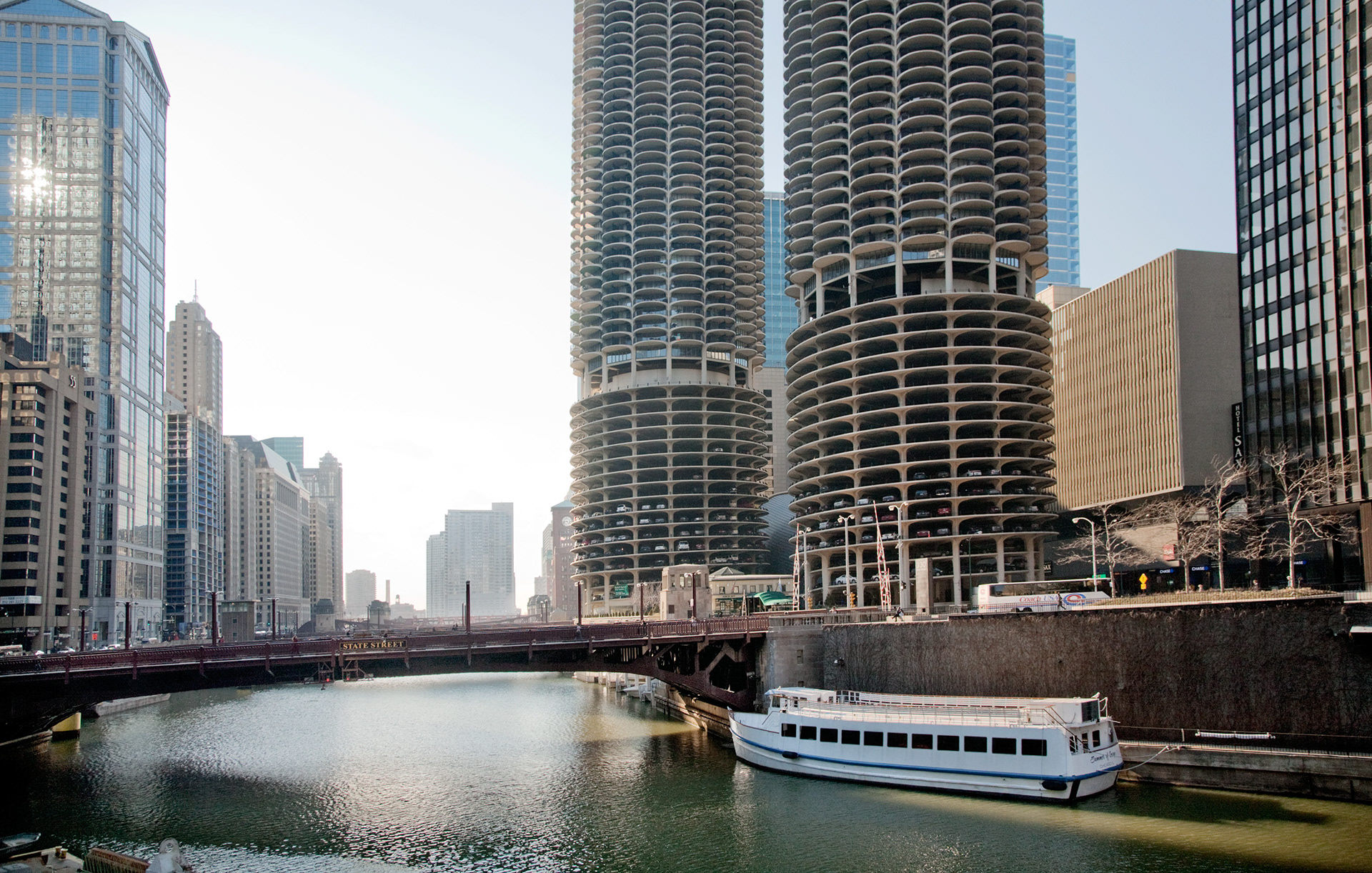 MARIANNE RAFTER IS A FASHION, PORTRAIT AND LIFESTYLE PHOTOGRAPHER BASED IN NEW YORK chicago bridge