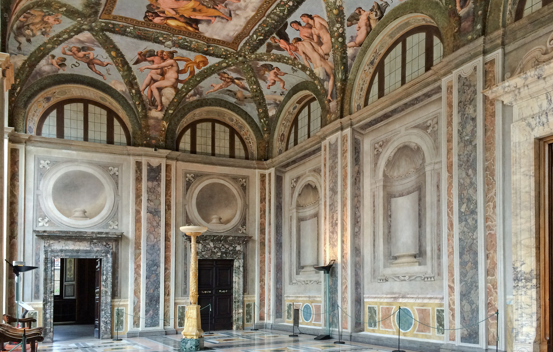 MARIANNE RAFTER IS A FASHION, PORTRAIT AND LIFESTYLE PHOTOGRAPHER BASED IN NEW YORK