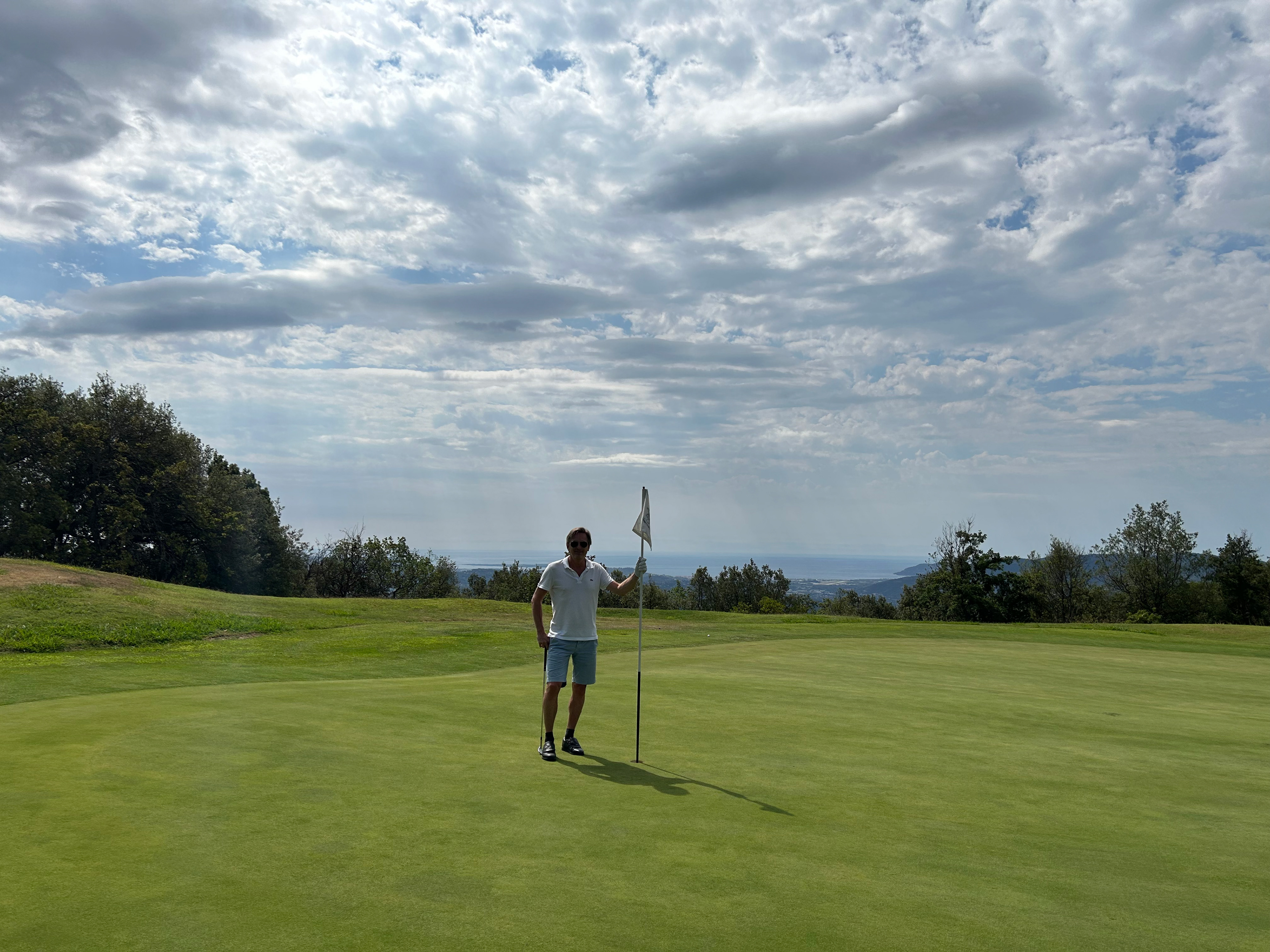 Golf du Claux Amic: 20 minutes drive from Grasse and with seaview!