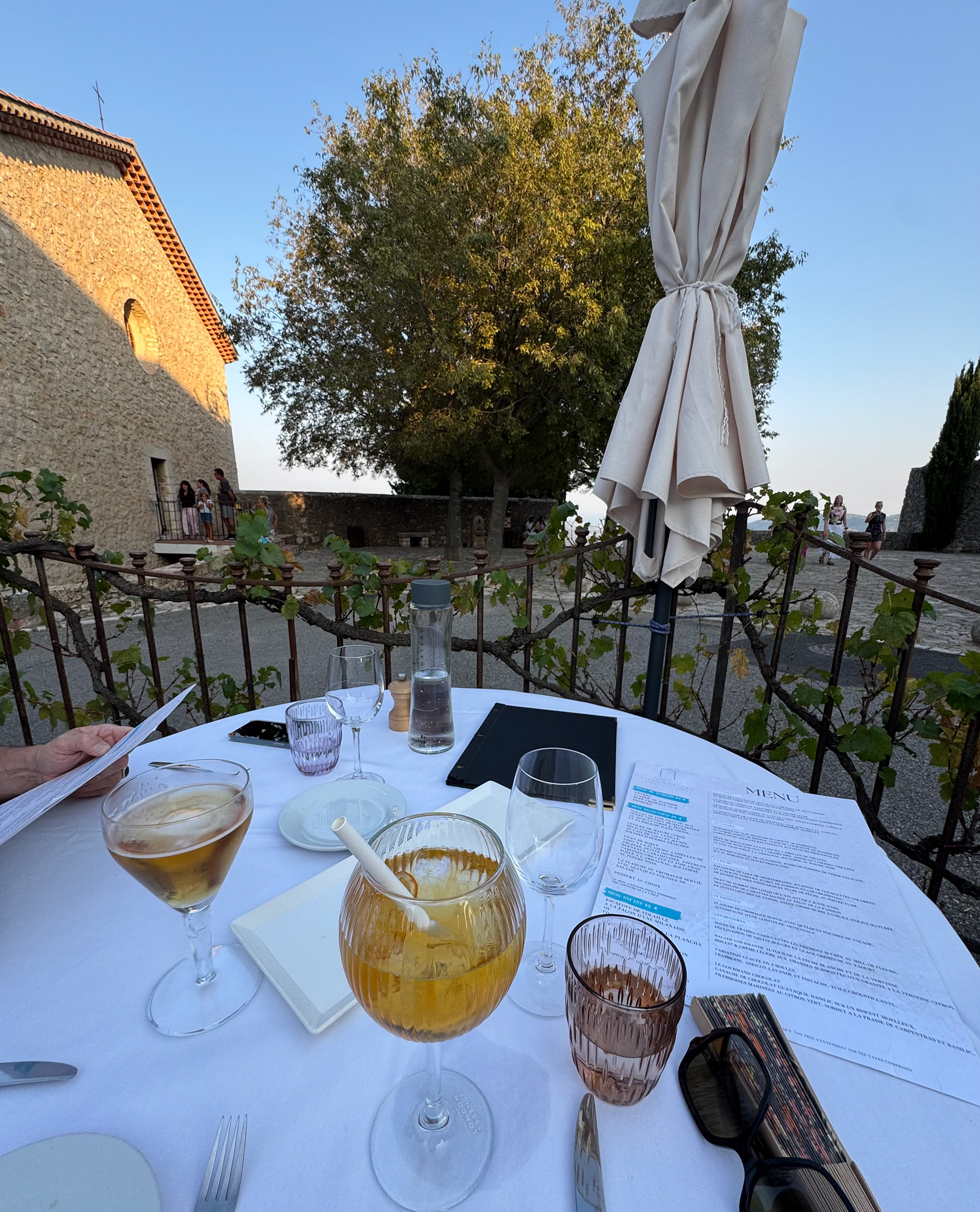Auberge du vieux château in Cabris: best food, best view and cooler in the hot summers because op the height