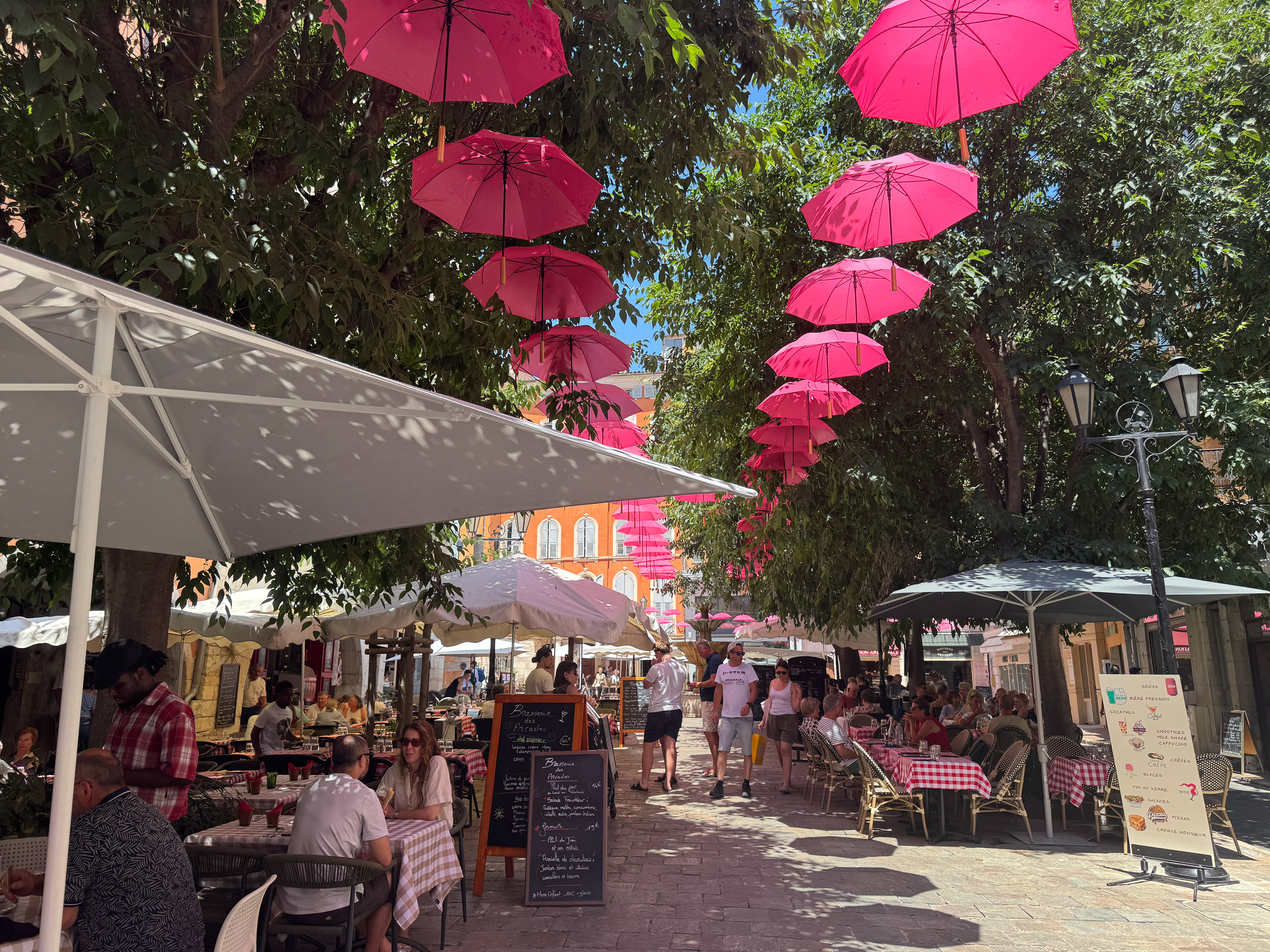 Place aux Aires in Grasse, with several nice restaurants