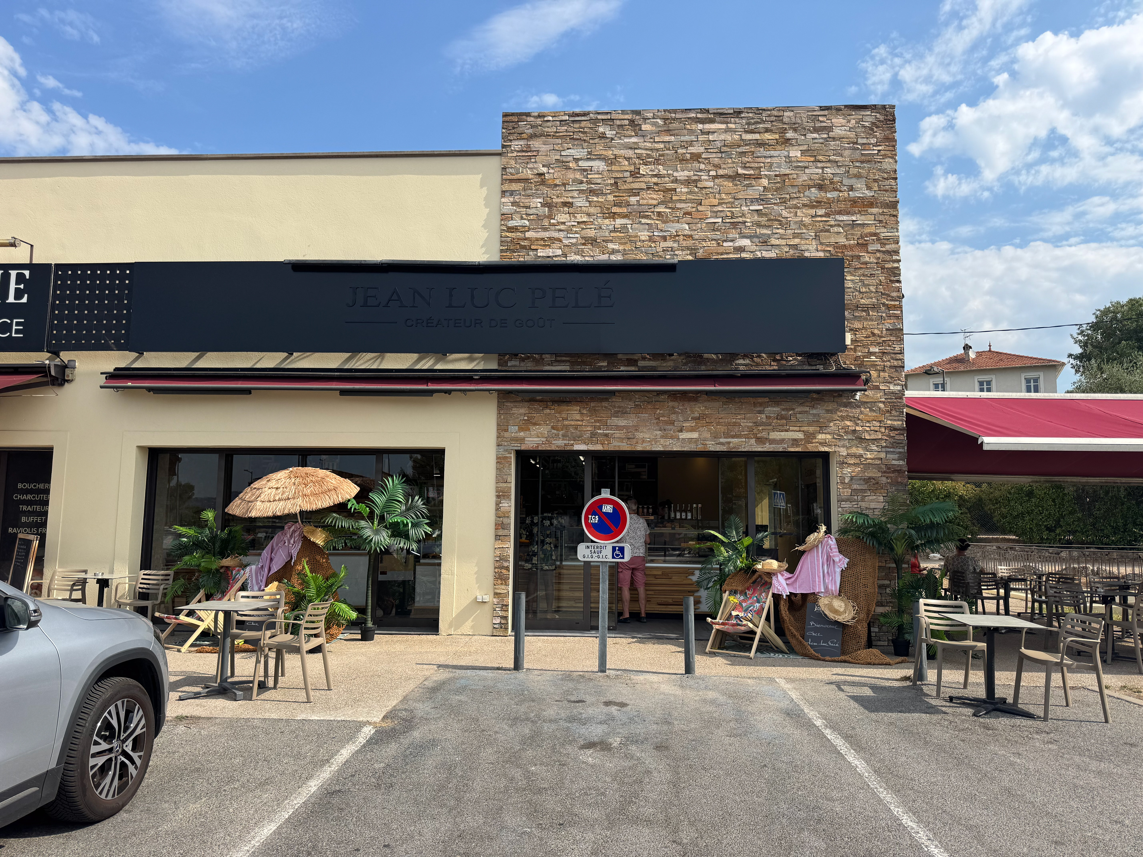 Boulangerie Jean-Luc Pelé, just around the corner!