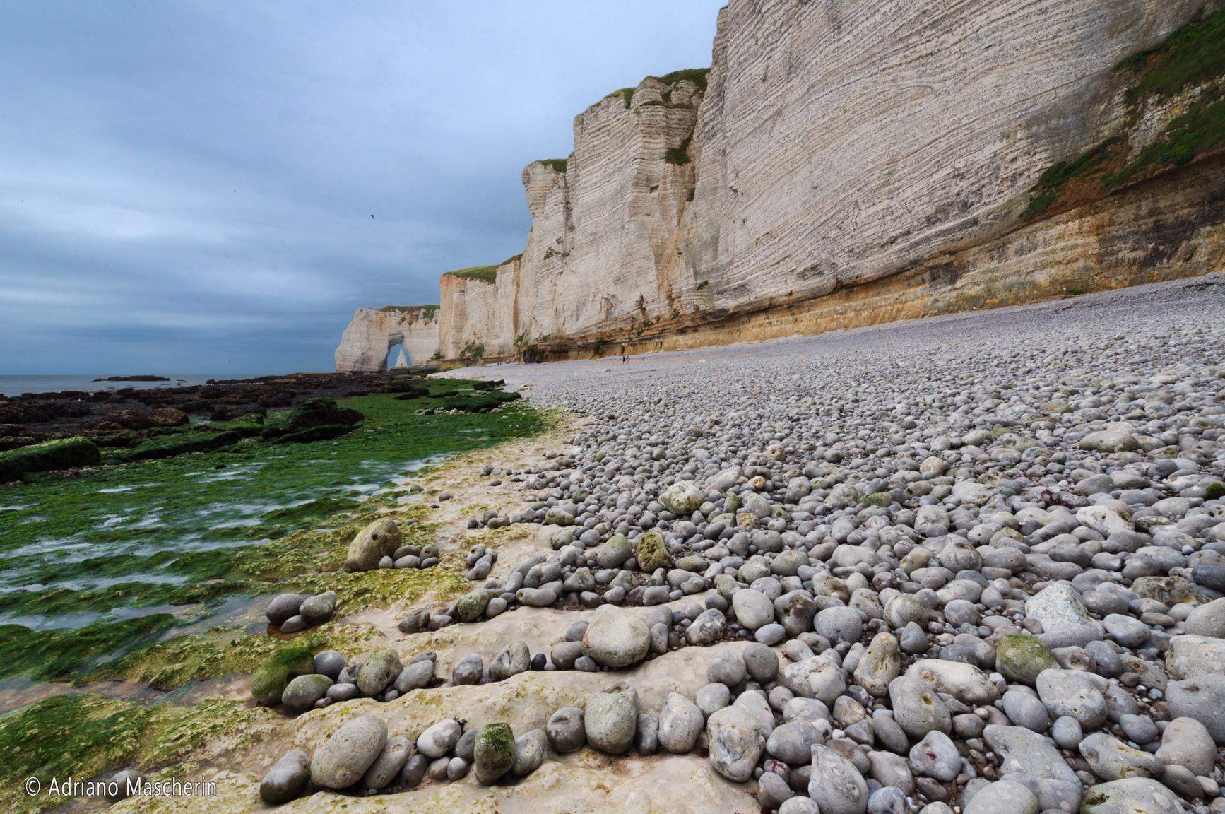 Etretat - Bassa marea sotto la Falesia di Aval - Low tide under the Aval cliff