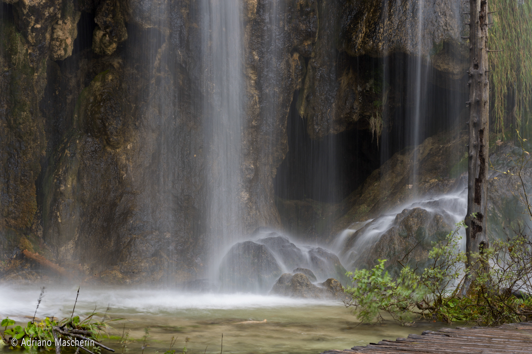 Cascata sul lago Milino - Waterfall on Lake Milino