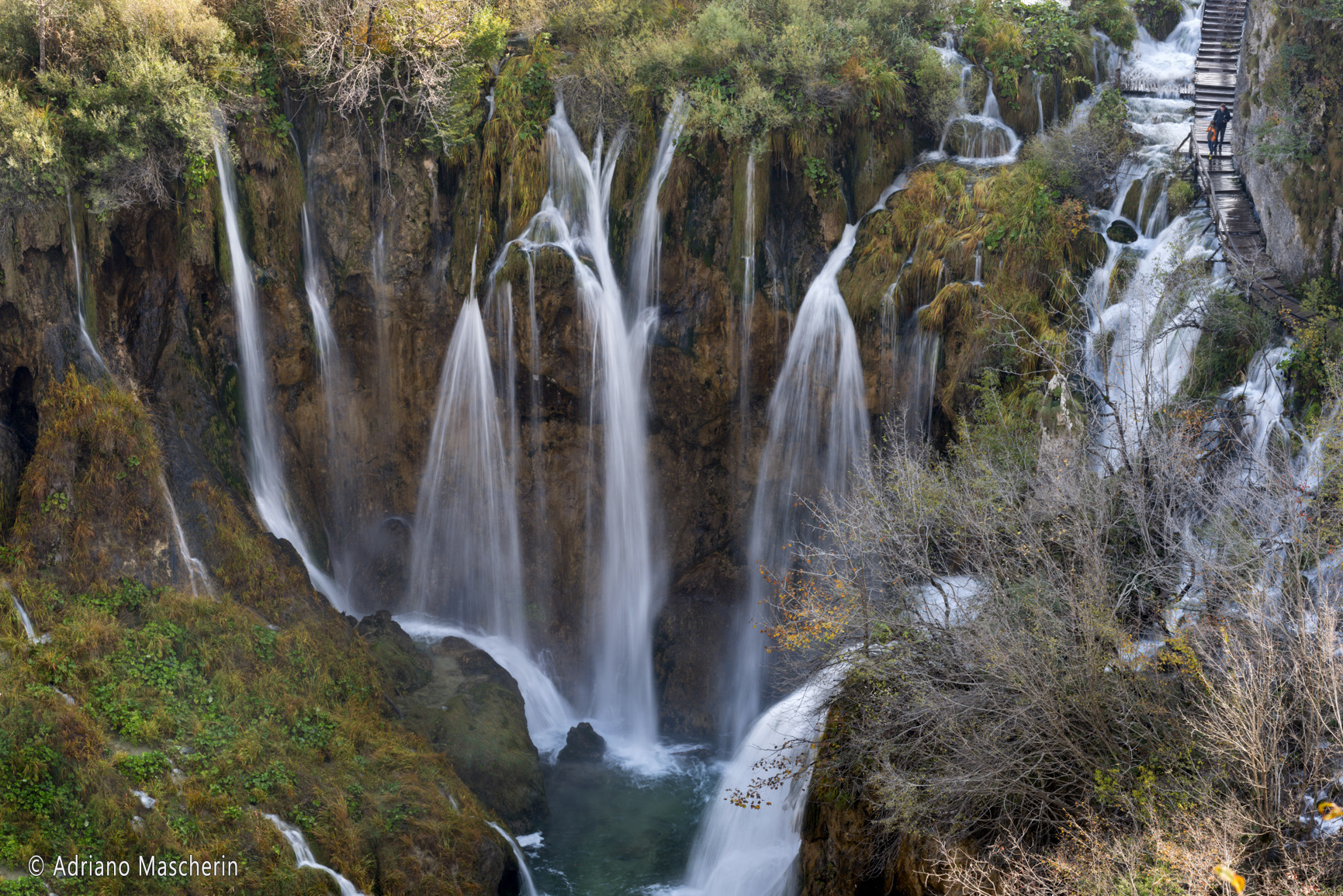 Cascate sul lago Korana dal punto panoramico - Waterfalls on Lake Korana from the viewpoint