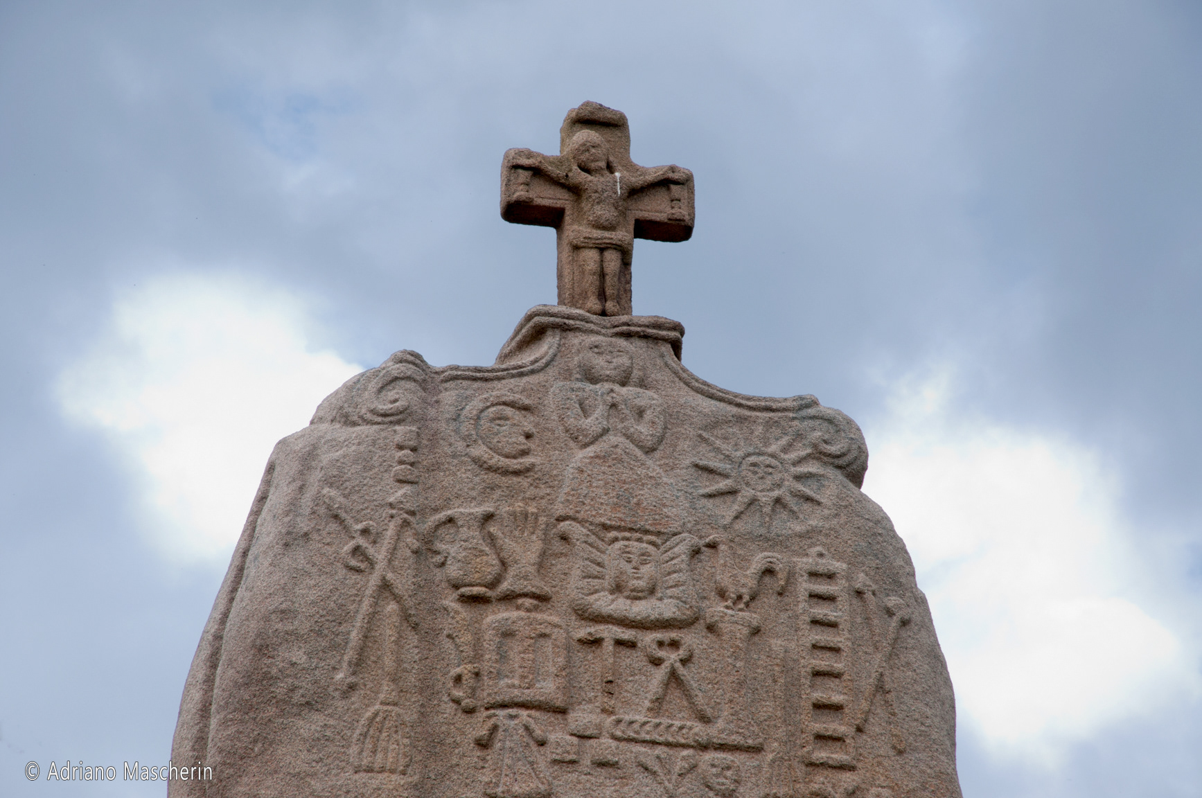 Plomeur - Menhir Sant'Uzec