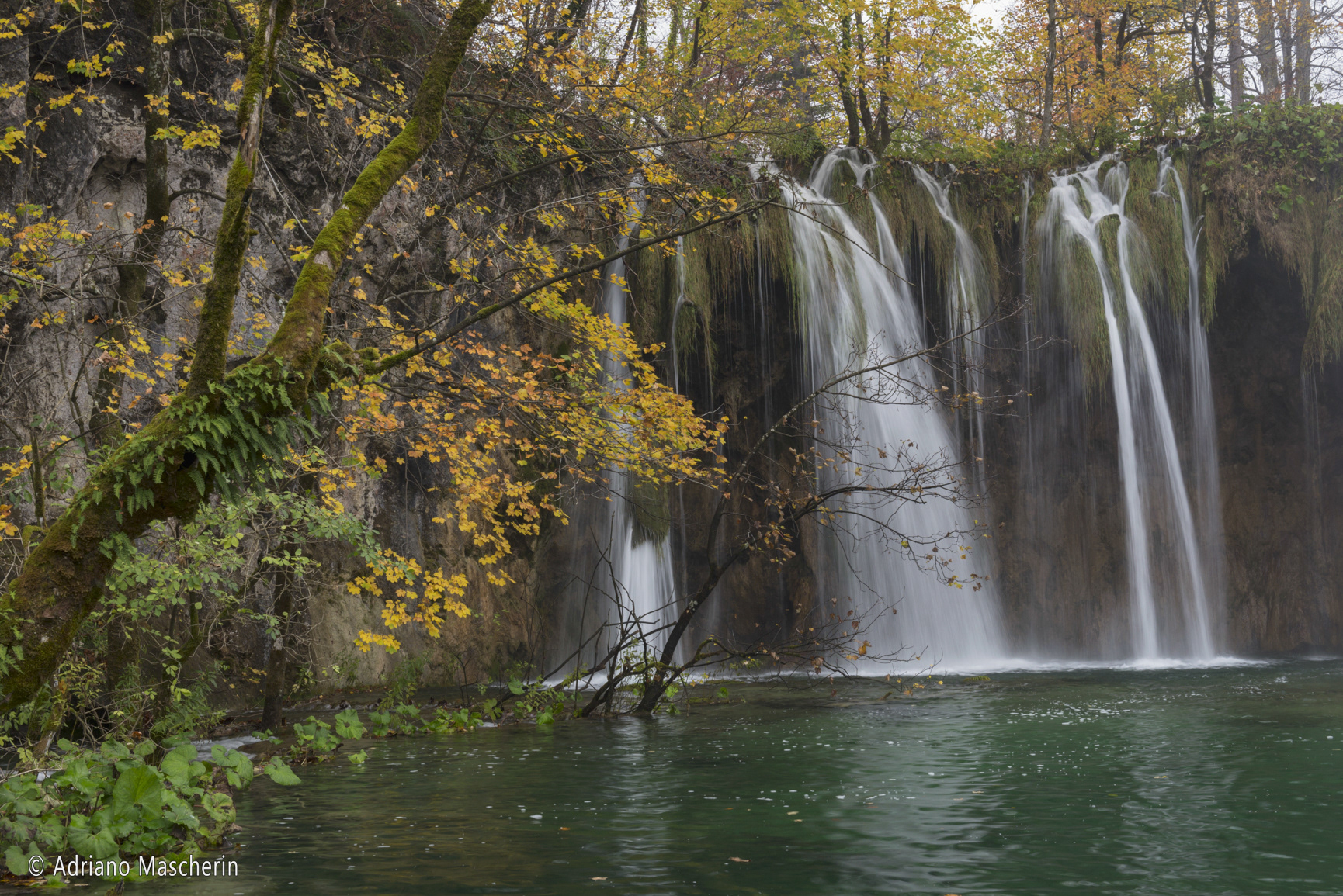 Cascate sul lago Milino - Waterfalls on Lake Milino
