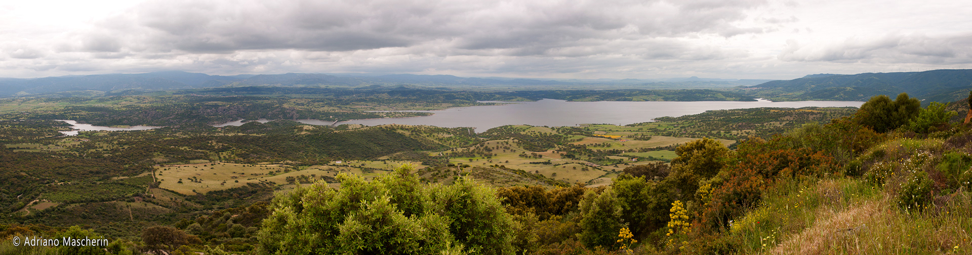 Oschiri - Vista panoramica del lago Coghinas - Panoramic view of Lake Coghinas