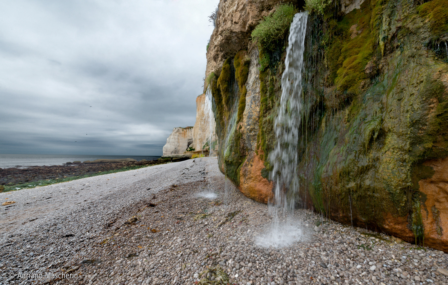 Etretat - Bassa marea sotto la Falesia di Aval - Low tide under the Aval cliff