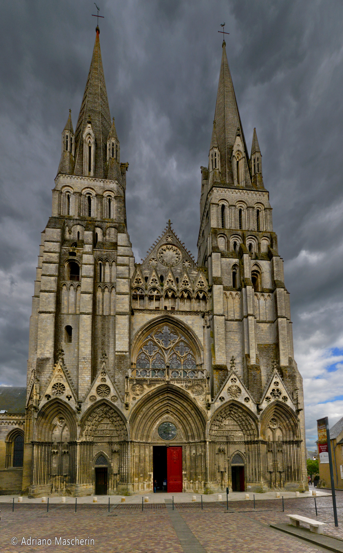 Bayeaux - Cathedale N.D. de Bayeux