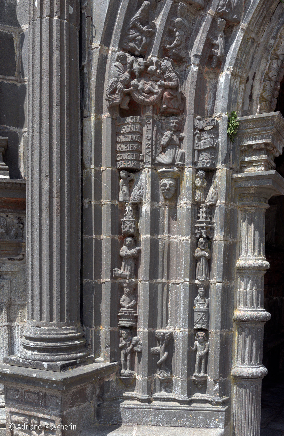 Guimiliau - Dettagli del portale - Portal details