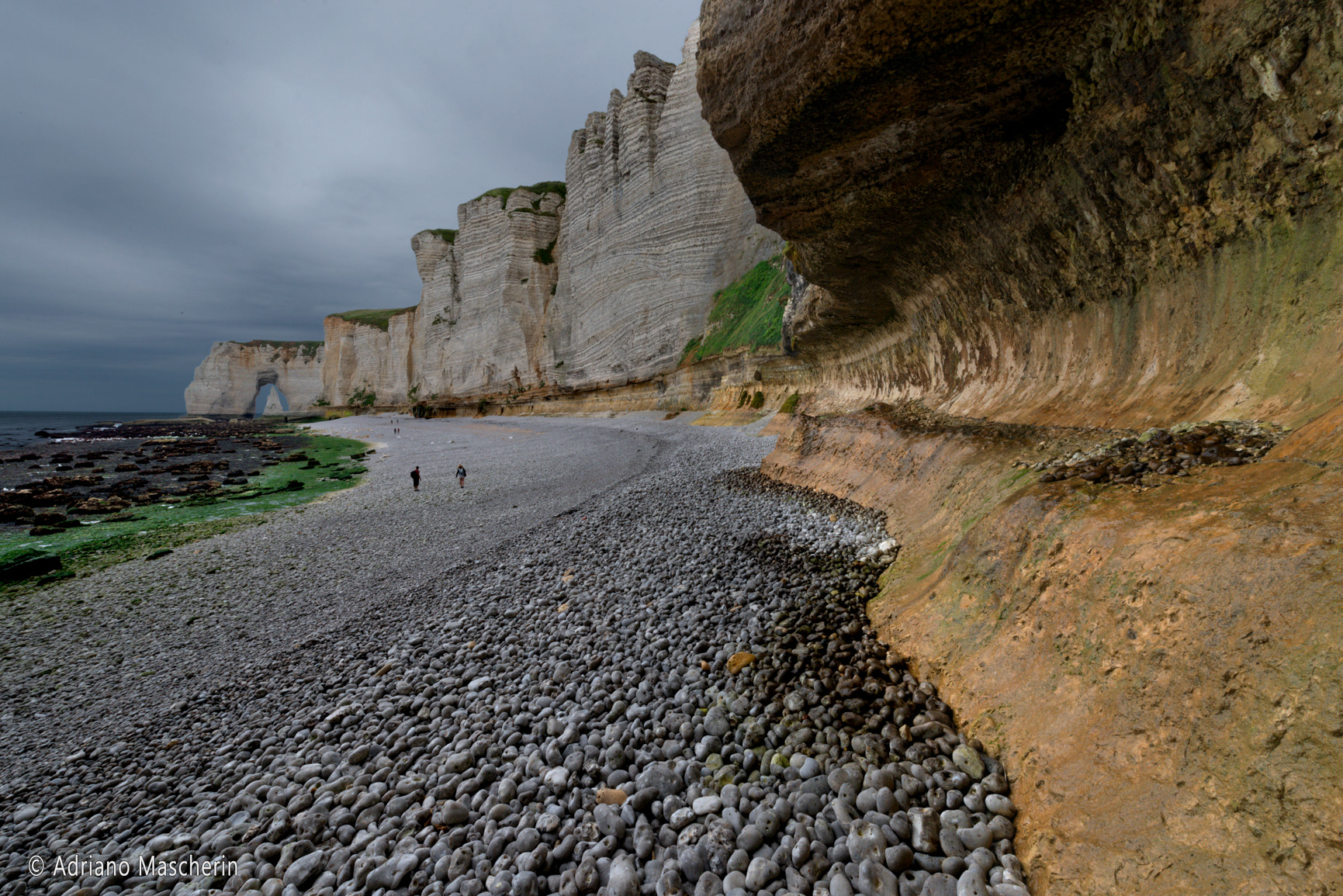 Etretat - Bassa marea sotto la Falesia di Aval - Low tide under the Aval cliff