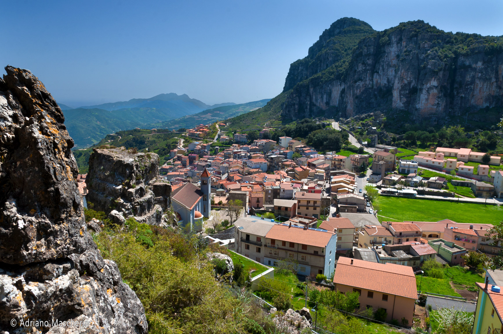 Ulassai - Vista sal sentiero Maria Lai - View of the Maria Lai path
