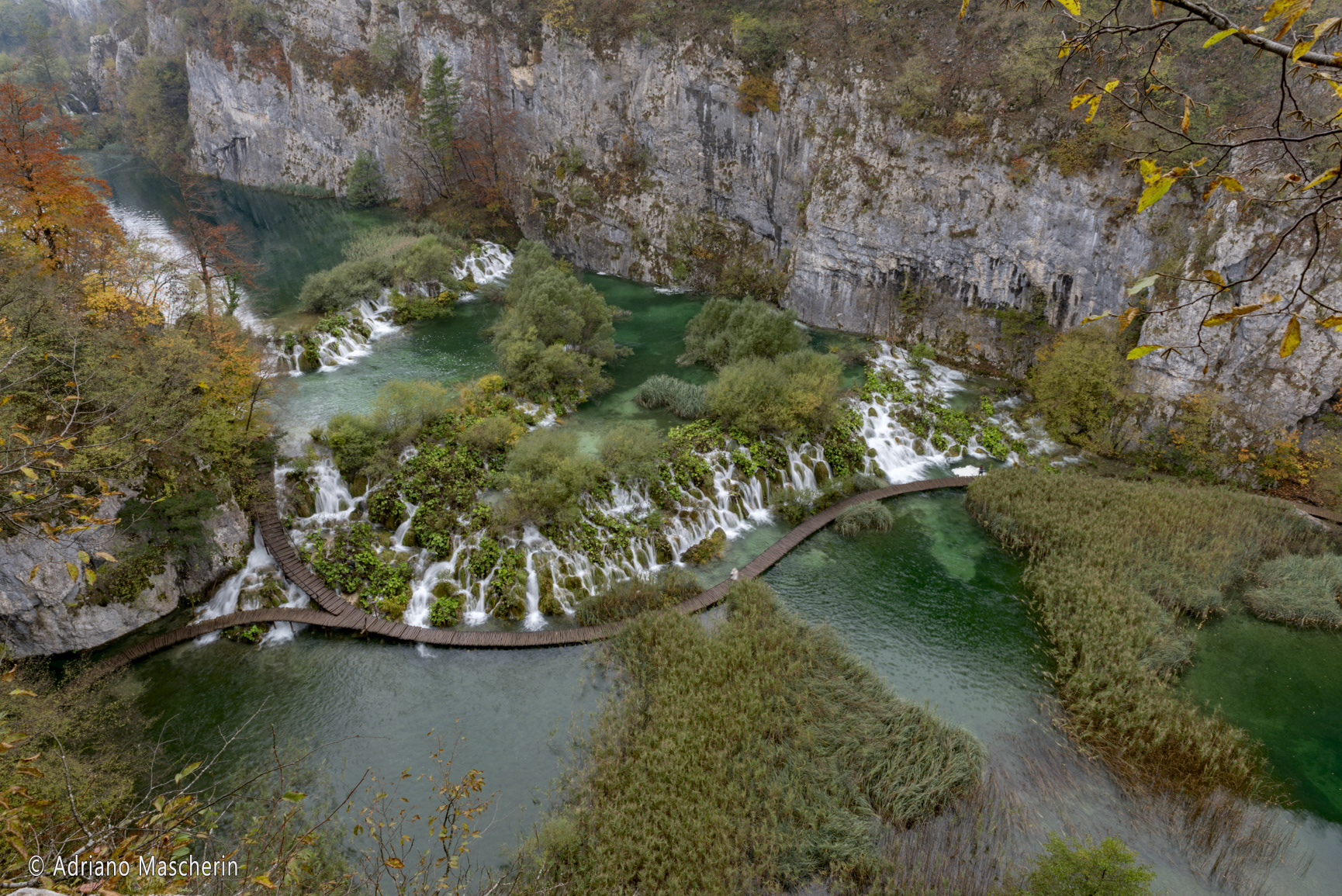 Vista cascate sul lago Korana - View of waterfalls on Lake Korana
