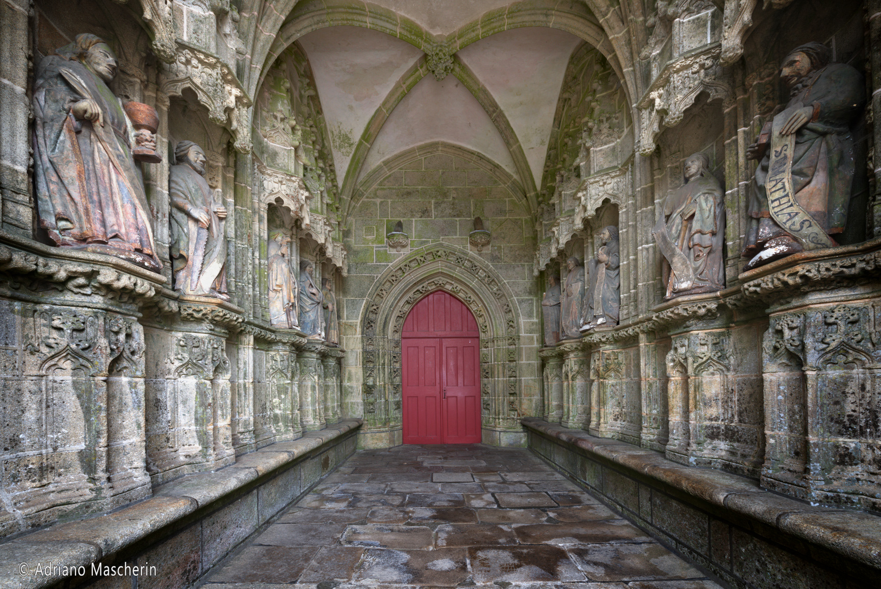 Kernascleden - Chiesa N.D. de Kernascleden portico