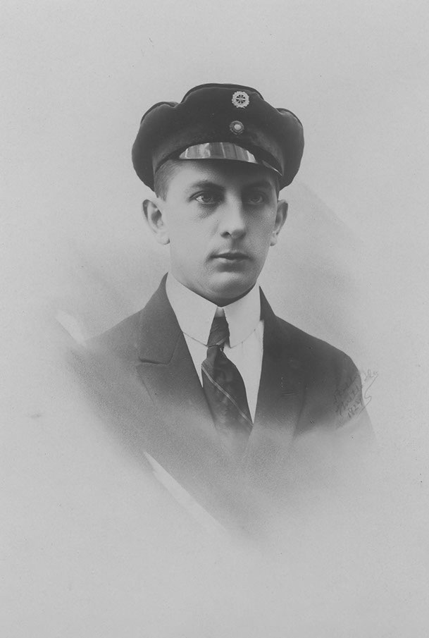 Karl, min farfar, tar examen