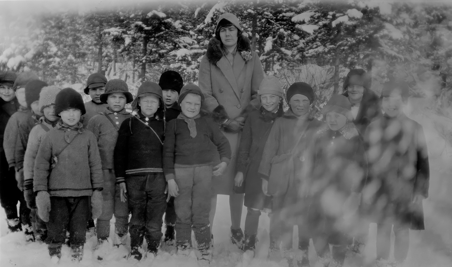 Ingegerds bror Rudolf till vänster om fröken