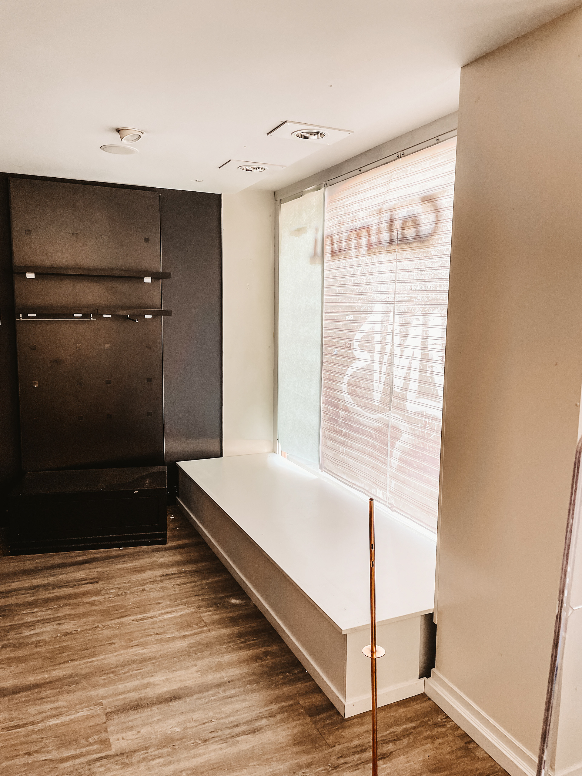Vitrine gauche