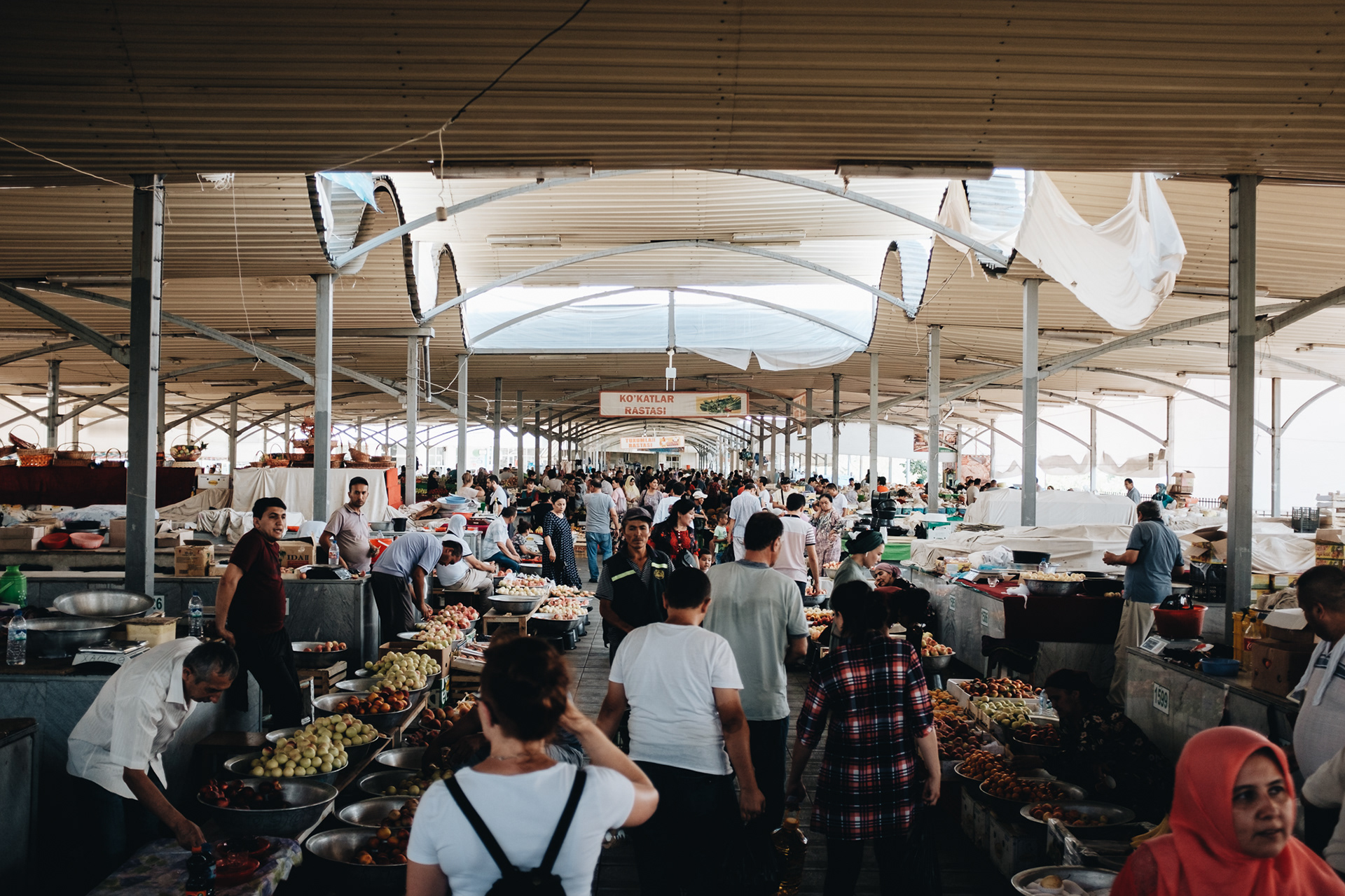 Chorsu - tržnice Chorsu, kde začíná staré město Taškentu (bludiště úzkých špinavých uliček), nejproslulejší farmářská tržnice v Taškentu
