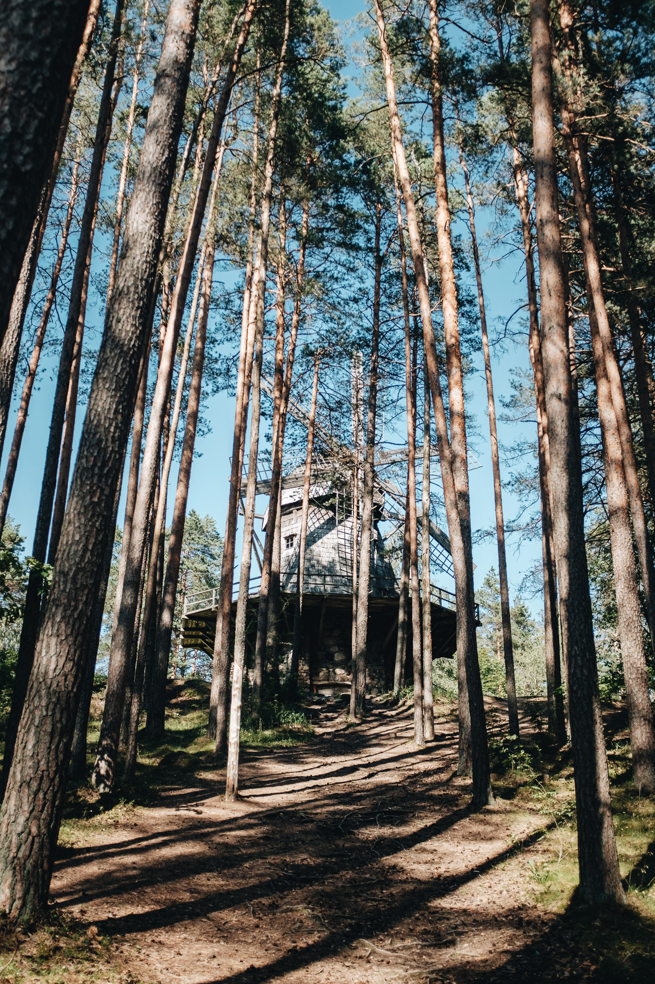 Riga - Lotyšské etnografické muzeum v přírodě - skanzen v severní části Rigy; má rozlohu 87 hektarů a nachází se na něm 118 objektů lidové architektury ze všech historických zemí Lotyšska