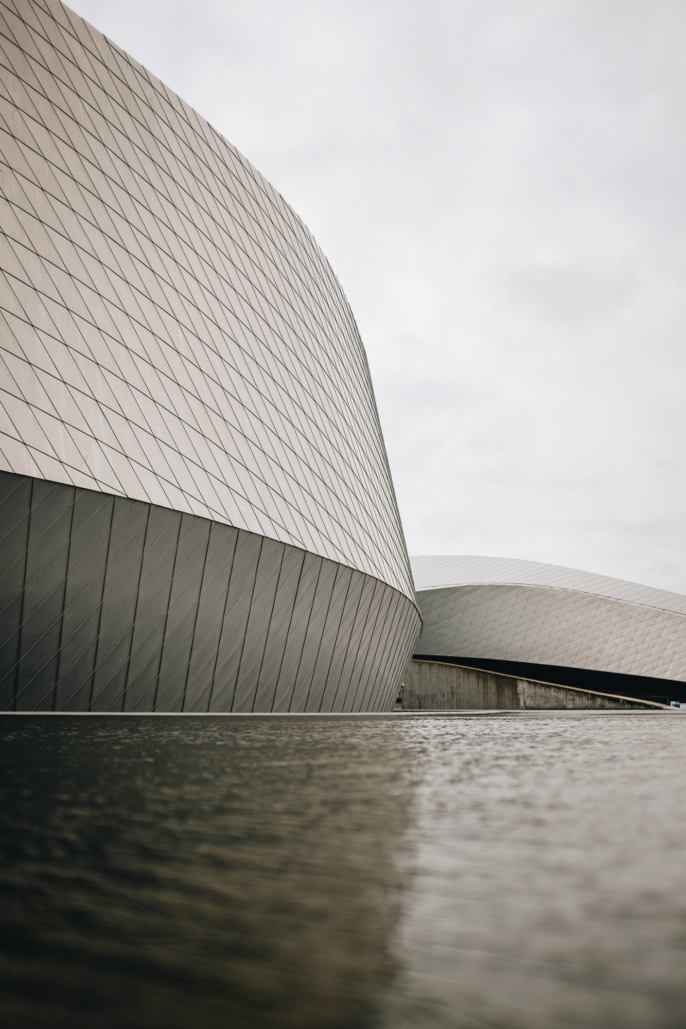 Den Blå Planet – National Aquarium Denmark – gigantický akvárium se spoustou ryb; od architektů 3XN