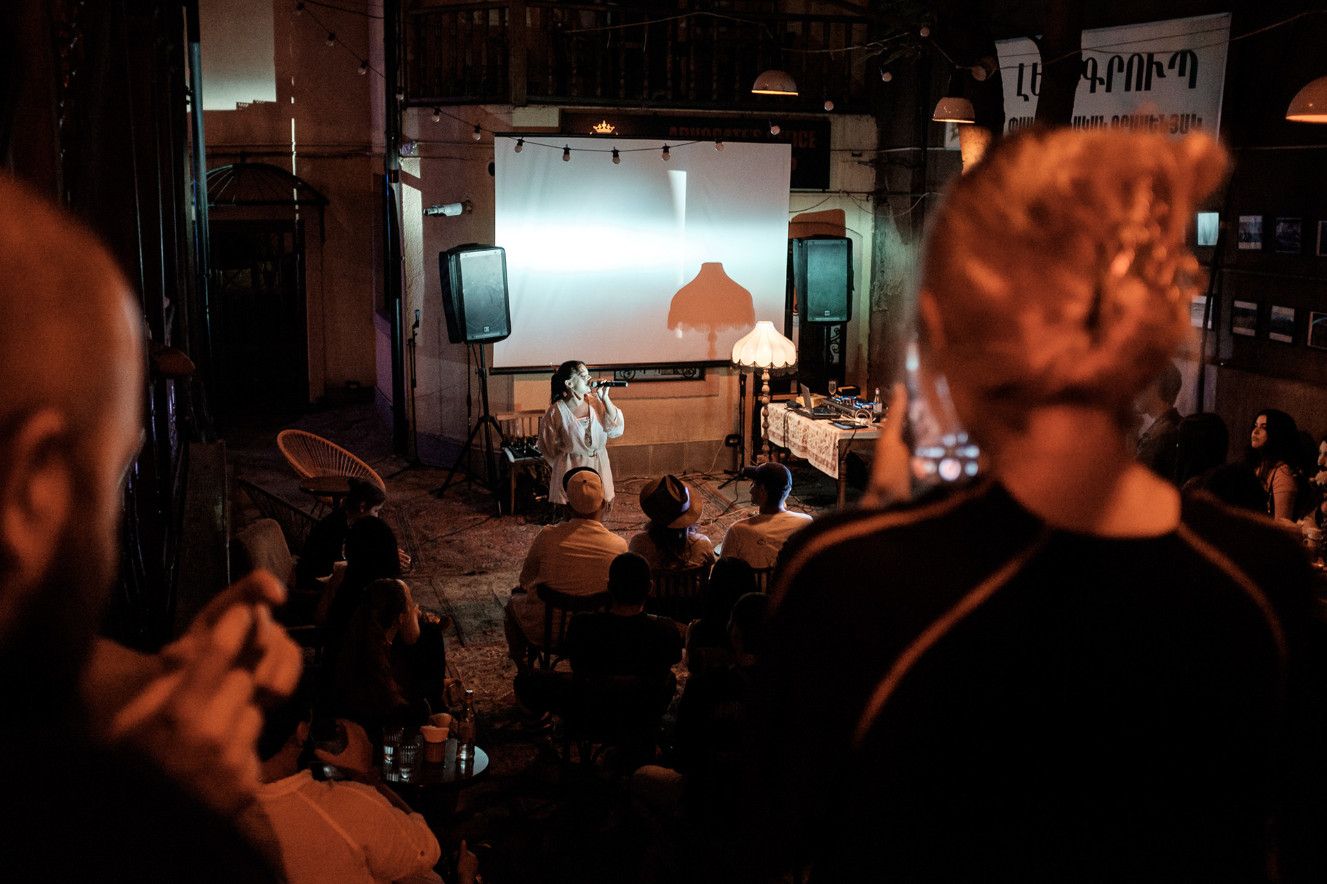 Mirzoyan Library - Supr alternativní klub/kavárna/knihovna/bar