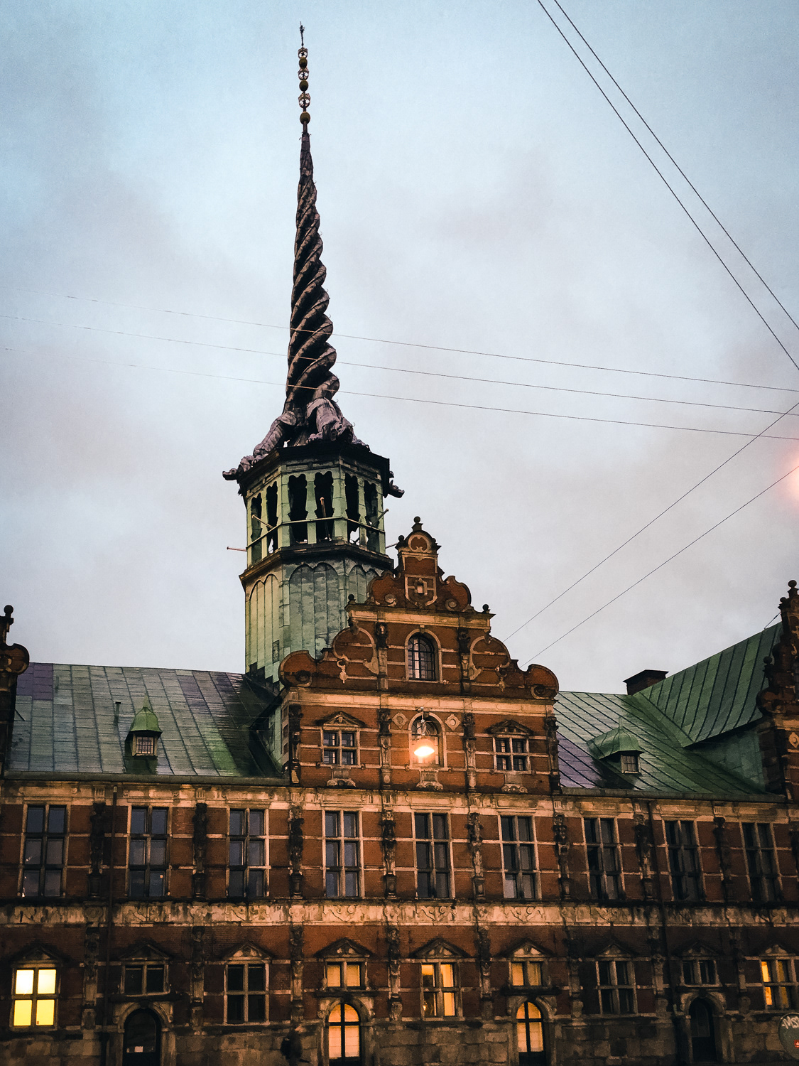 Børsen - burza s věží tvořenou 4 dračími sochami