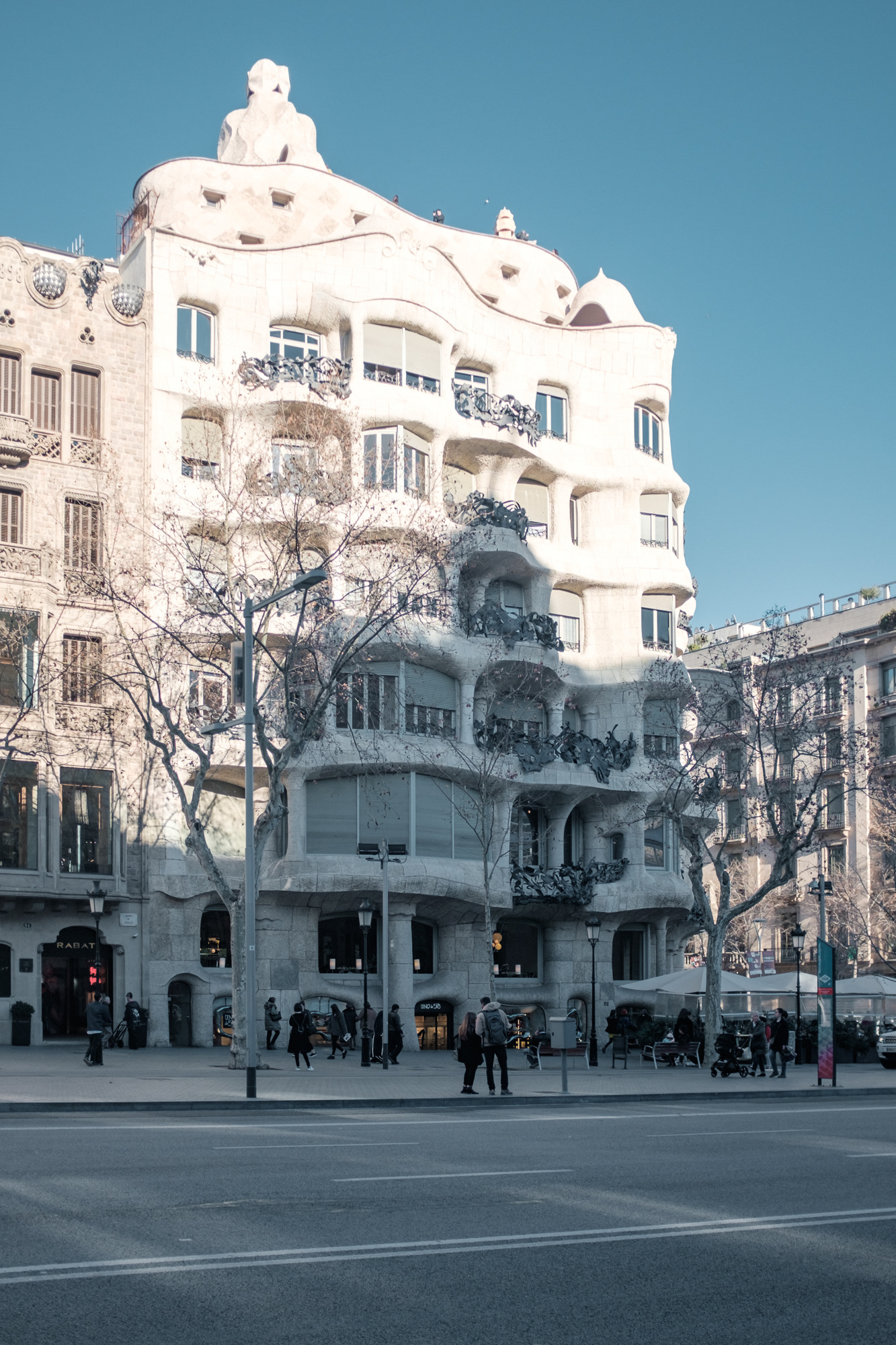 Casa Milà - Gaudího dům inspirovaný skálou