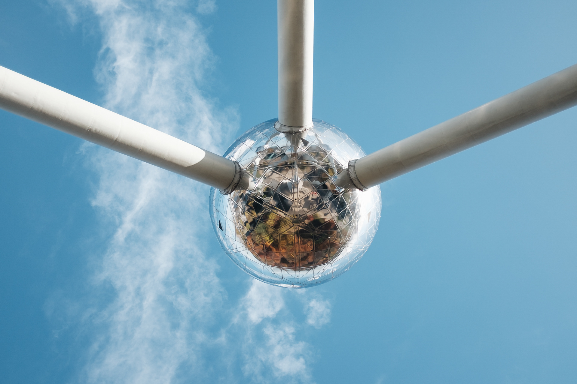 Atomium - model základní buňky krystalové mřížky železa zvětšený 165 miliardkrát, postavený pro Expo 58