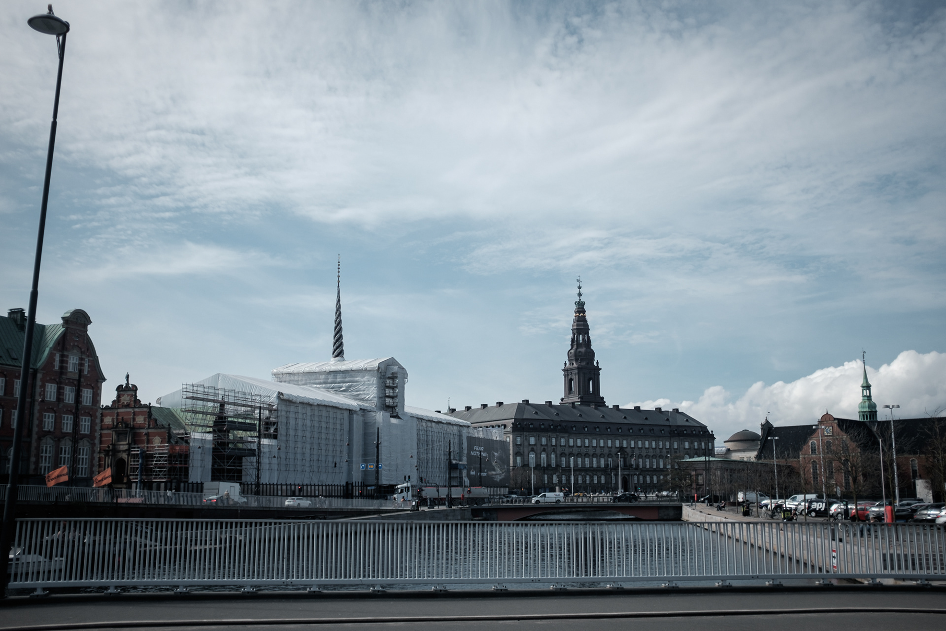 Zase burza a parlament
