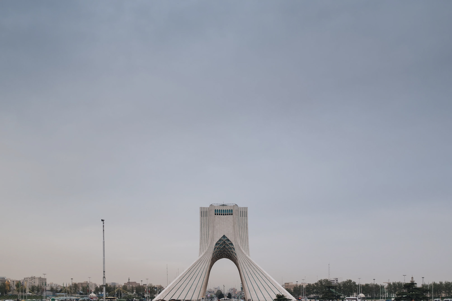 Azadi Tower - věž postavená v roce 1971 k oslavám 2500 let od vzniku Perské říše