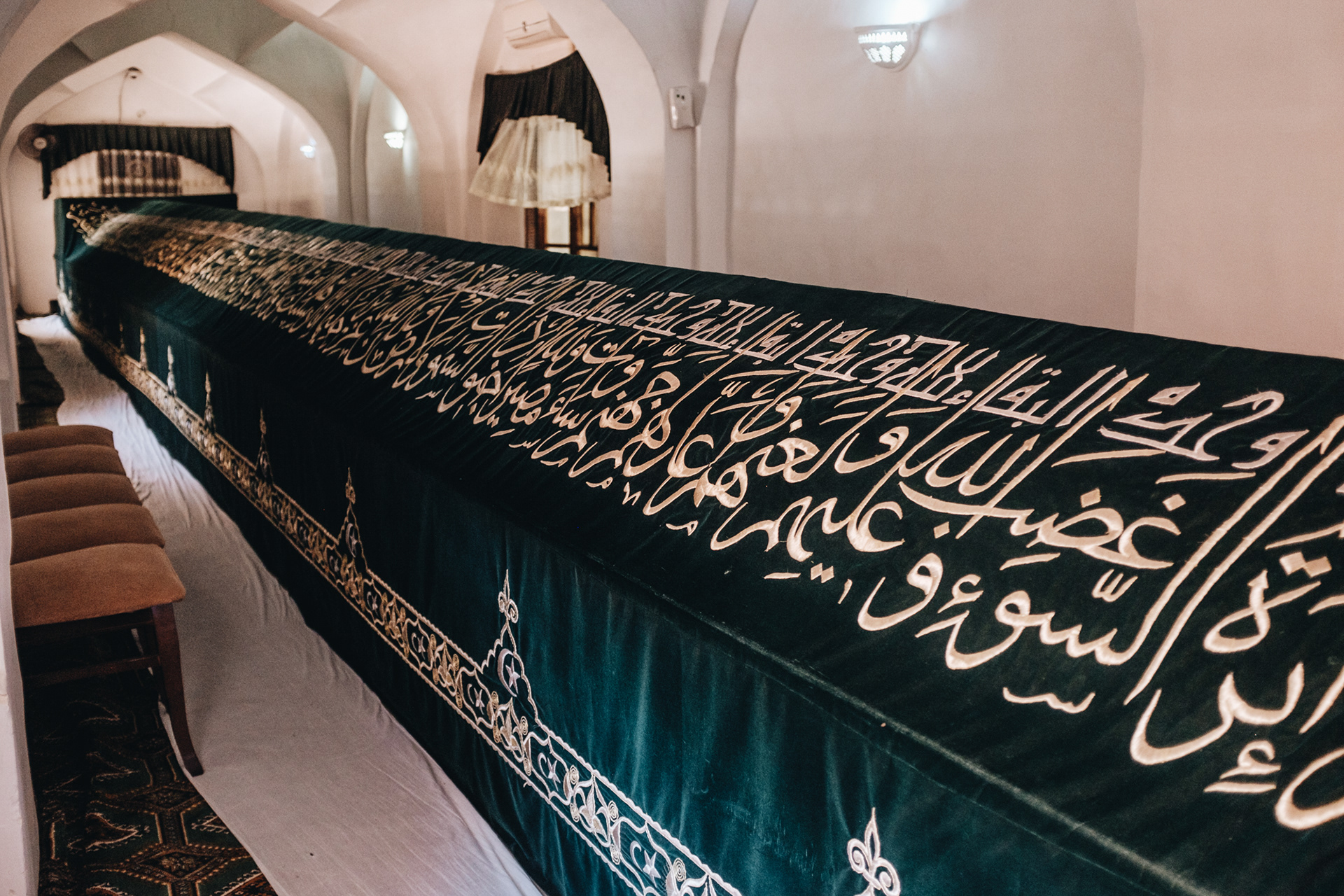 Hrobka starozákonního proroka Daniela - obsahuje 18m sarkofág, protože podle staré legendy vyroste Danielovo tělo každý rok o půl palce, ostatky jsou minimálně z 5. st. př. n. l. a do Samarkandu je přivezl Timur z města Súsy v Íránu