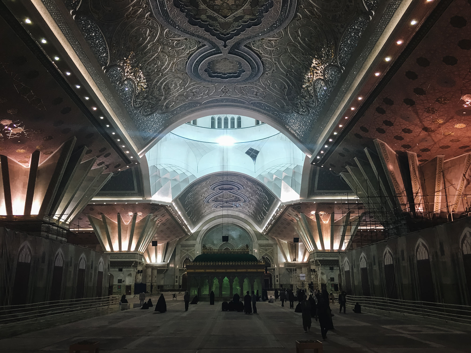 Mausoleum of Ruhollah Khomeini - v tom zelenym leží Rúholláh Chomejní, jeho manželka a druhý syn