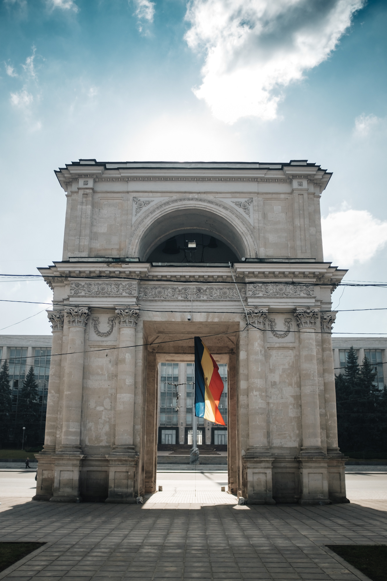 The Triumphal Arch – Vítězný oblouk z r. 1846, asi 13 m vysoký se 6t zvonem