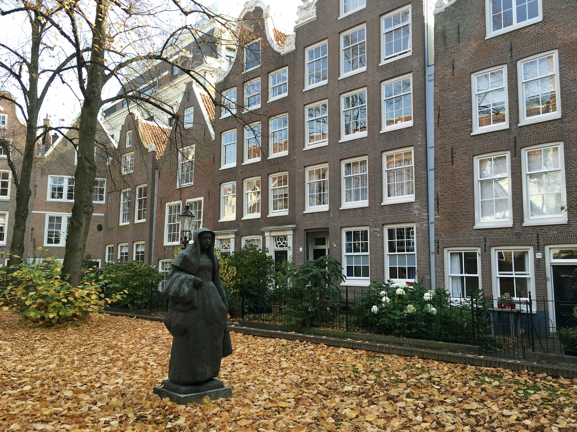 Begijnhof - nejstarší vnitroblok v Amsterdamu