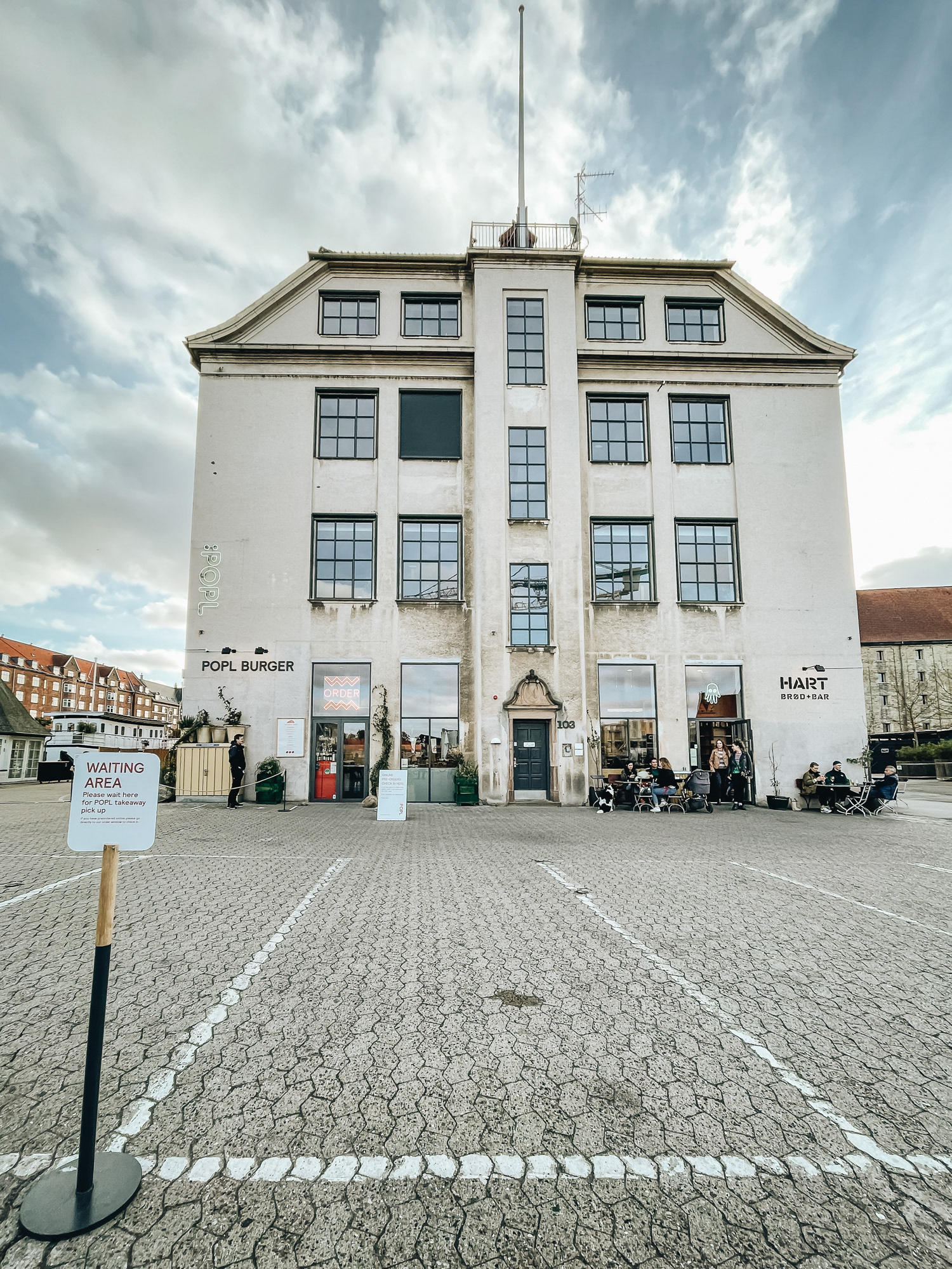 POPL Burger – Nejlepší burgry na světě! Vedlejšák lidí z Noma