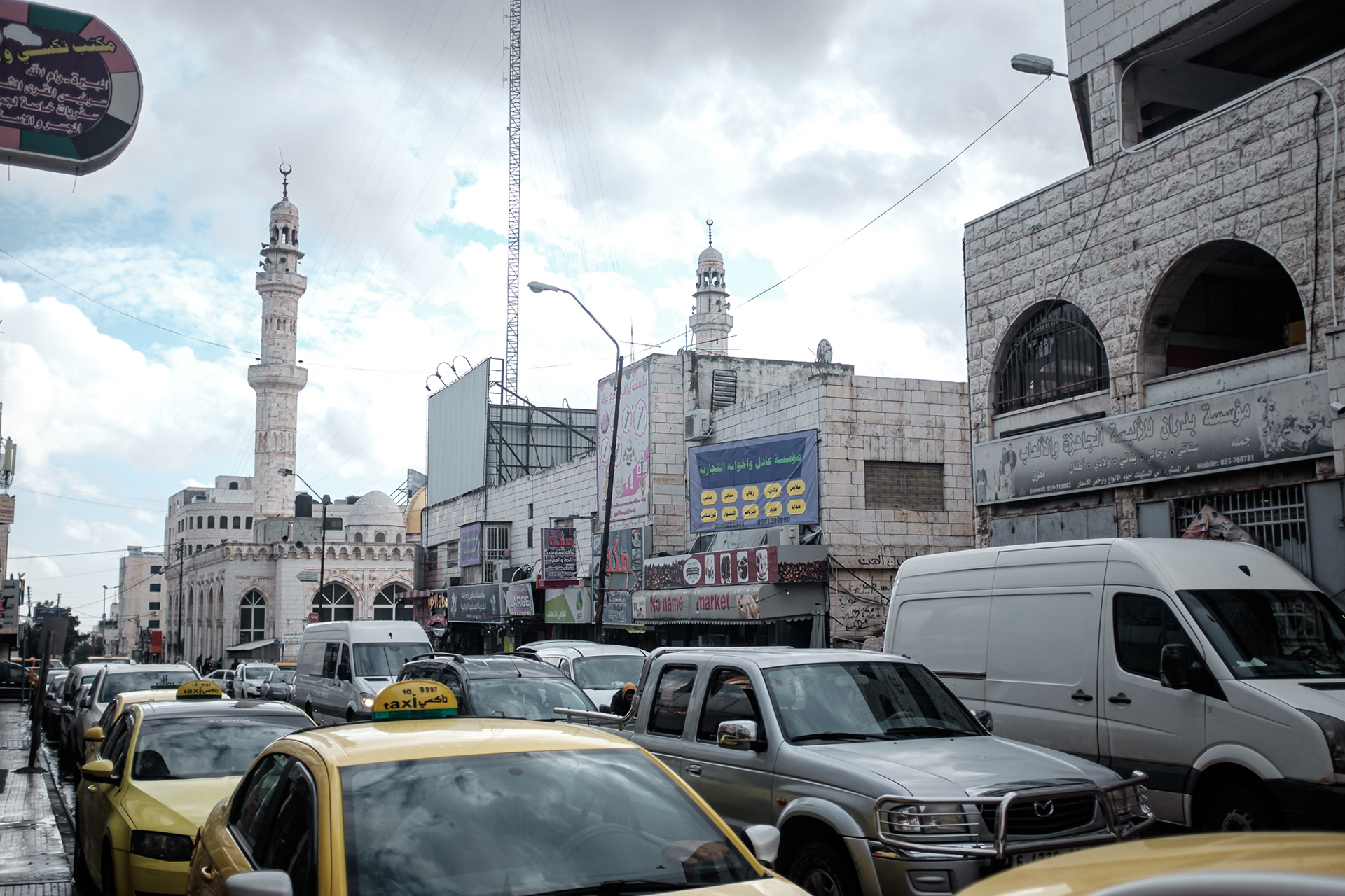 Zácpa a mešita Abdel Nasser Mosque