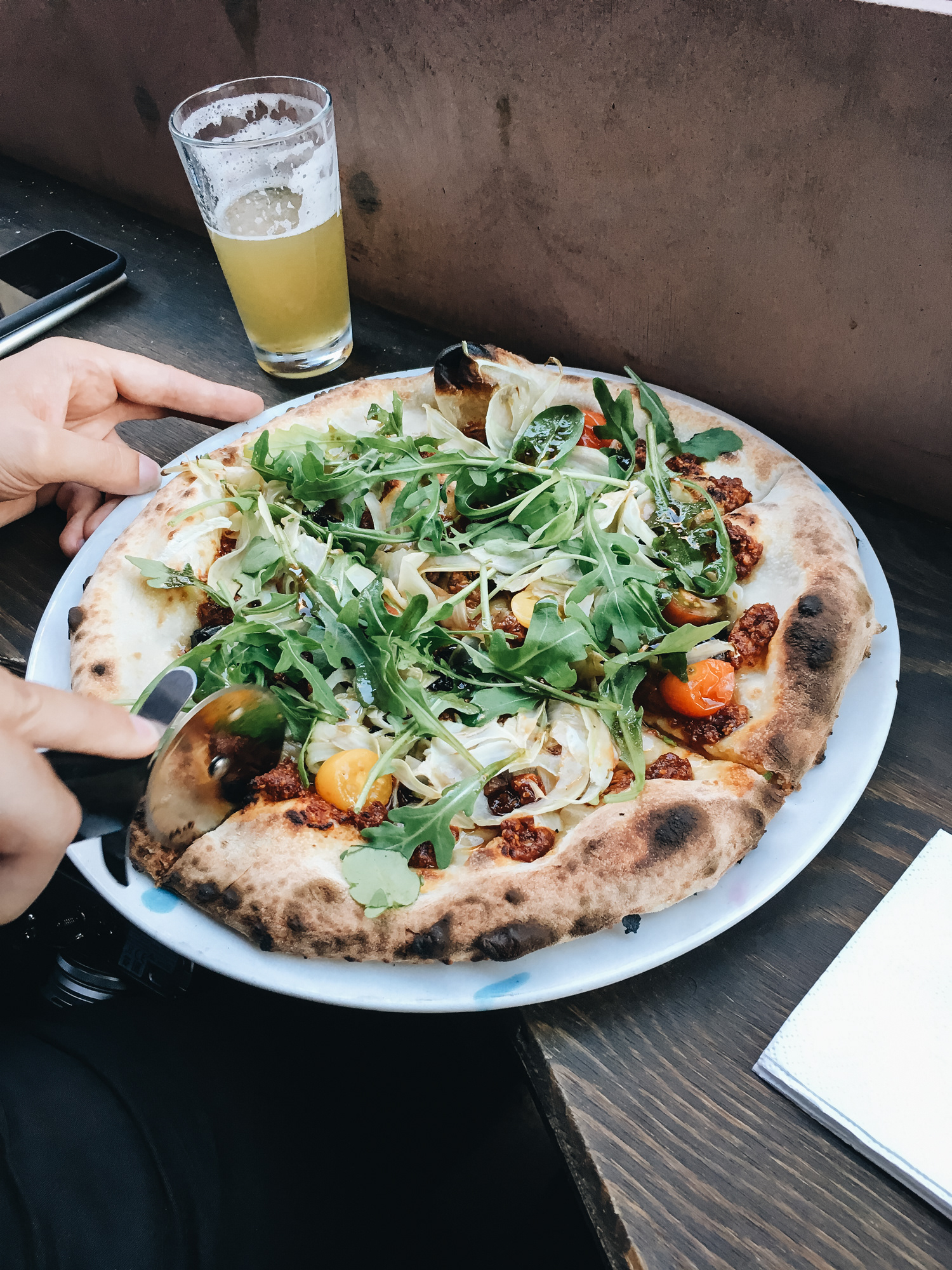 Pivo a pizza (mají vlastní minipivovar) - Omnipollos hatt.