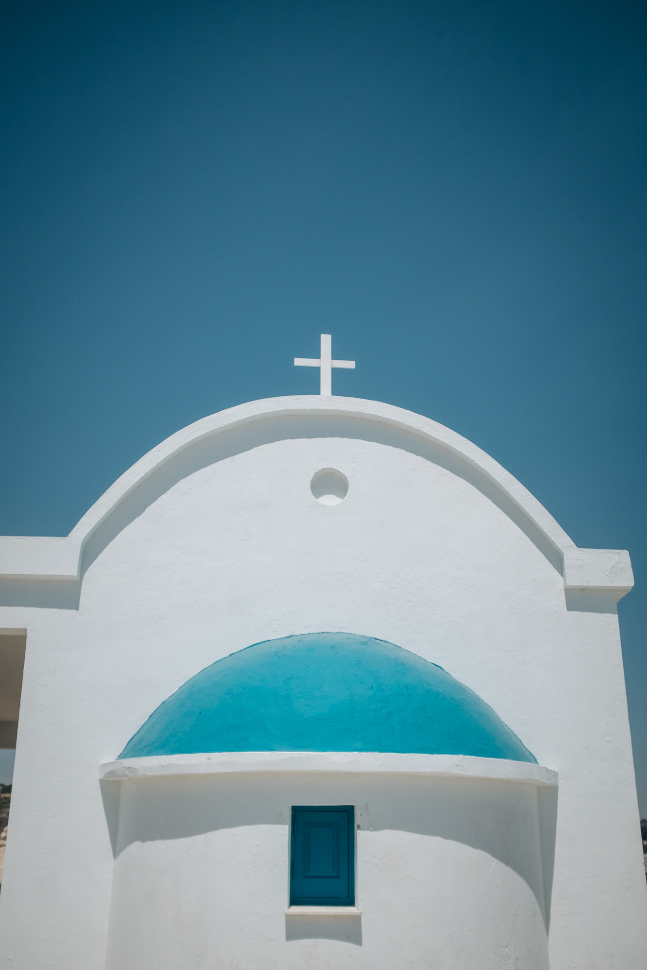 Ayioi Anargiroi Church – kostel nad pláží a jeskyní