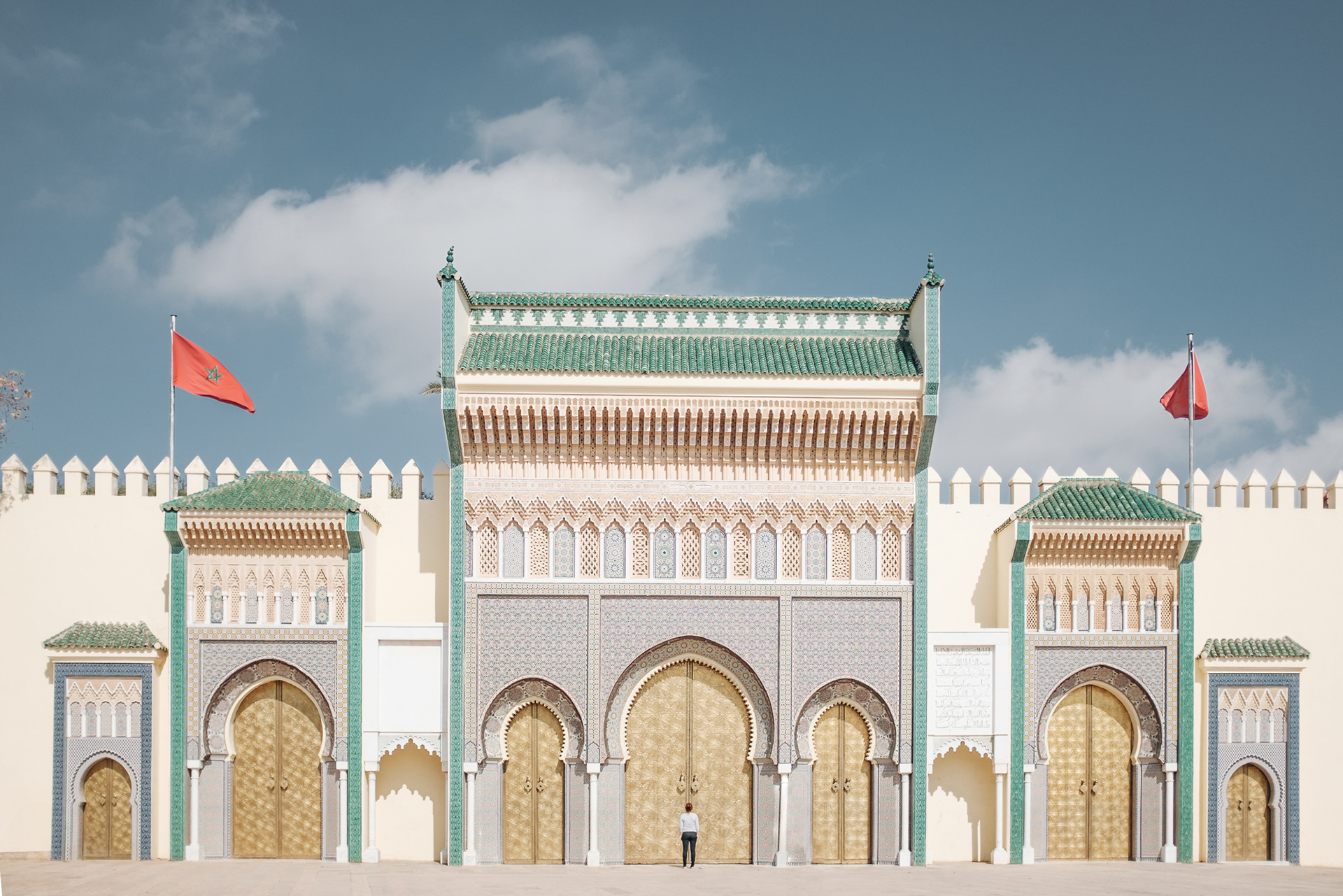 Královský palác ve Fezu - impozantní mosazná vrata, 80 ha palácových pozemků není přístupných