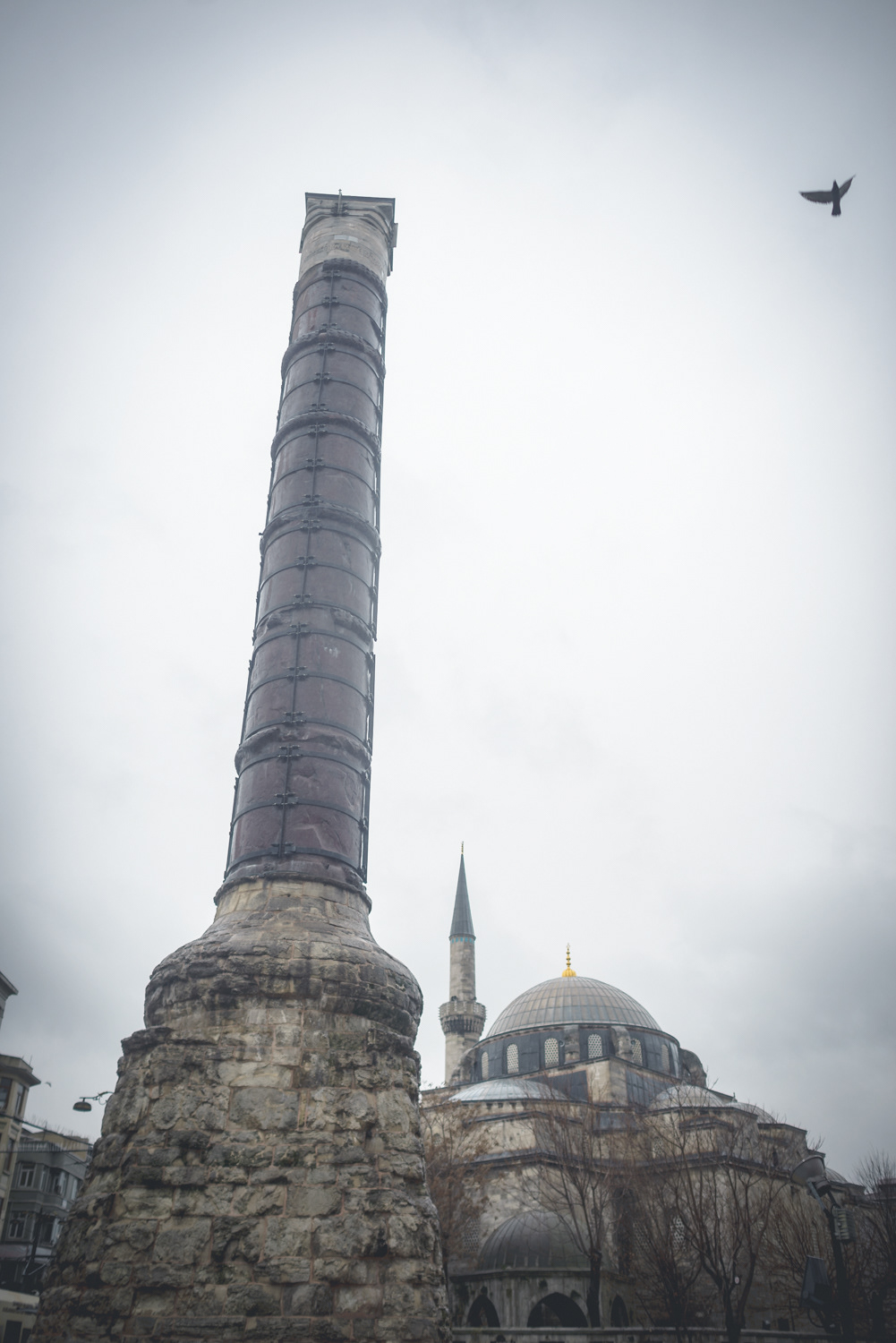 Çemberlitaş - Konstantinův sloup, nejstarší stavební památka v Istanbulu)