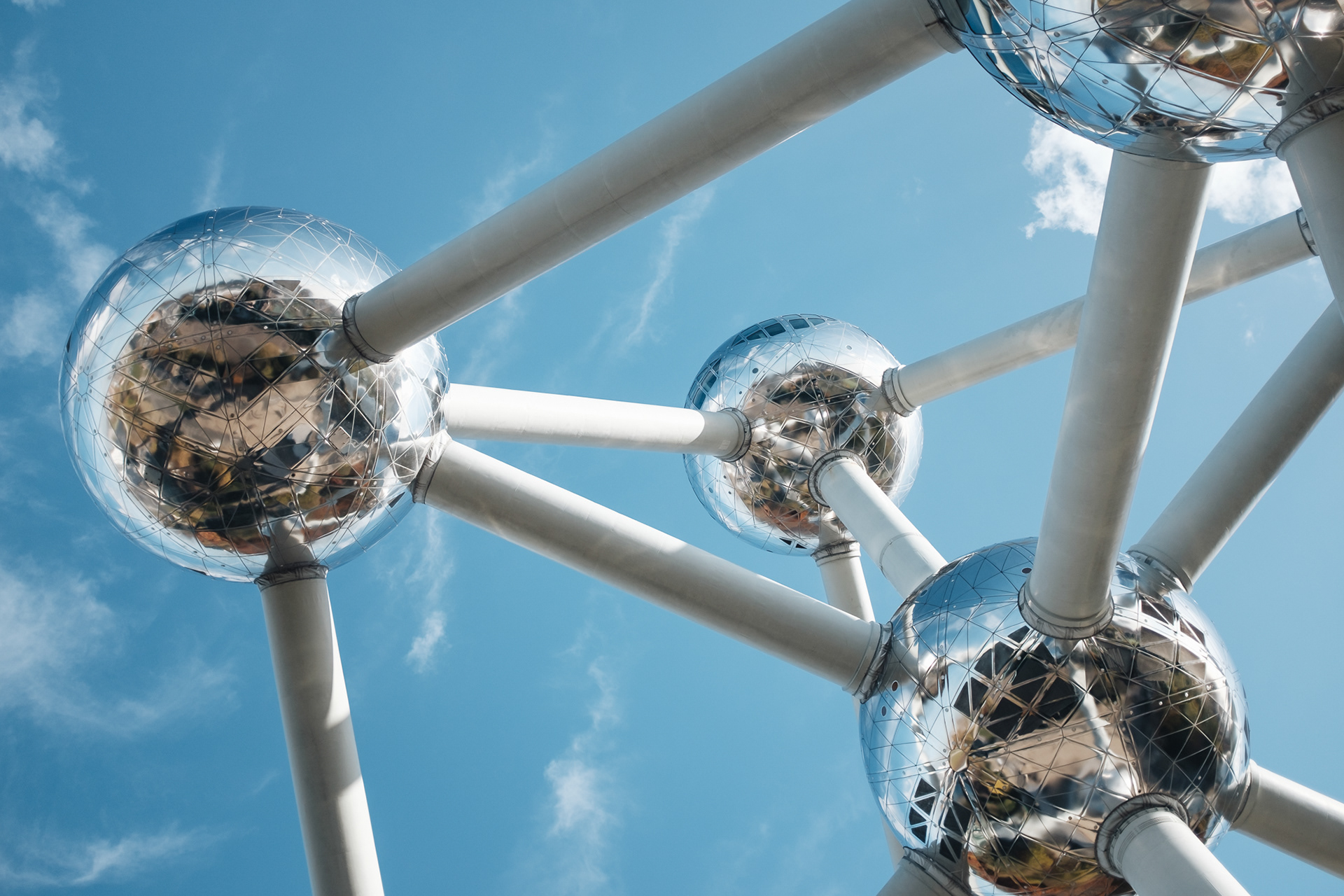 Atomium - model základní buňky krystalové mřížky železa zvětšený 165 miliardkrát, postavený pro Expo 58