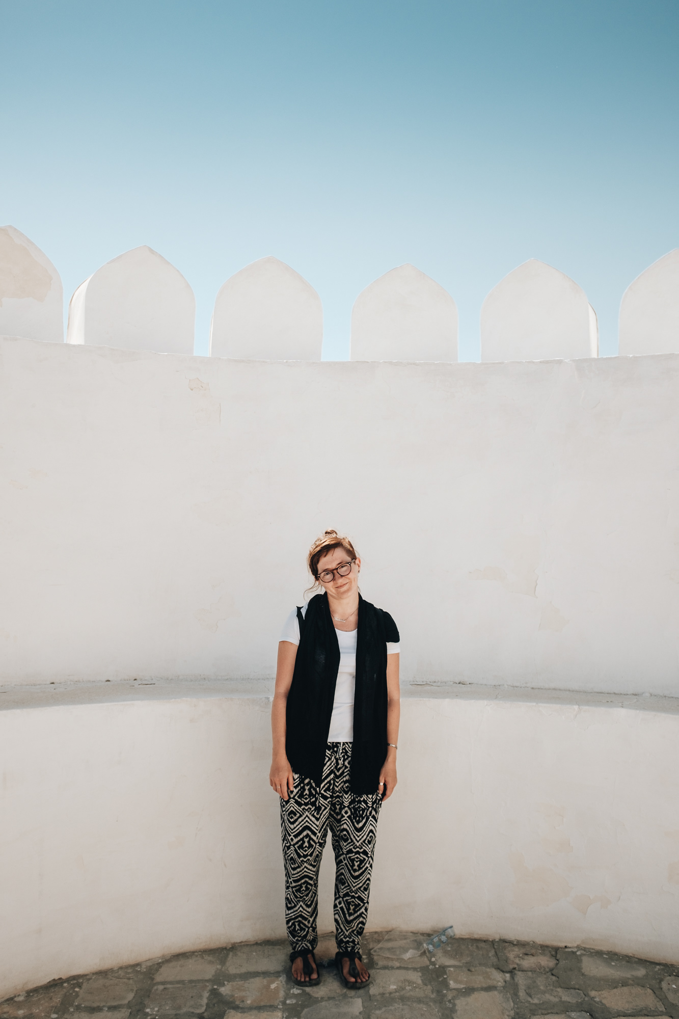 Ark - středověká citadela, odkud vládli bucharští emírové, královské město ve městě, nejstarší stavba Buchary obývaná od 5. st. do r. 1920, kdy byla vybombardována Rudou armádou, dnes jsou uvnitř většinou ruiny, pouze několik zachovaných královských budov přeměněno na muzea; Páteční mešita ze 17. st.; přijímací a korunovační sál, dveře ve zdi pod úrovní chodníku vedou do harému; zindán - tradiční středoasijský žalář (dnes Muzeum práva a zákonodárství), mešita Bolo-chauz