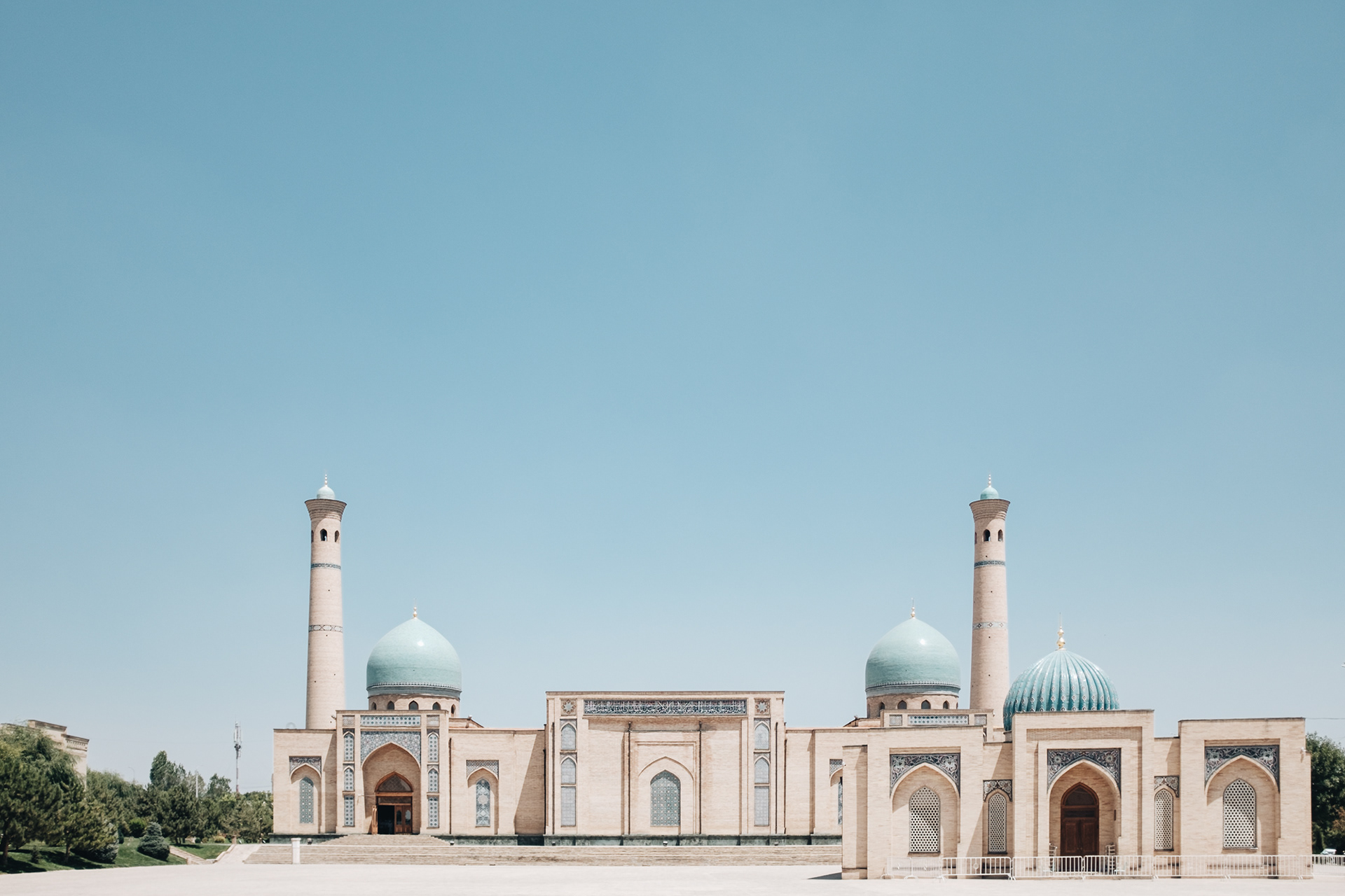 Muyi Muborak Madrasah a Komplex Chazrati Imáma - oficiální muslimské duchovní centrum Uzbekistánu, sídlí zde Muslimská rada Uzbekistánu a velký muftí (obdoba arcibiskupa) 