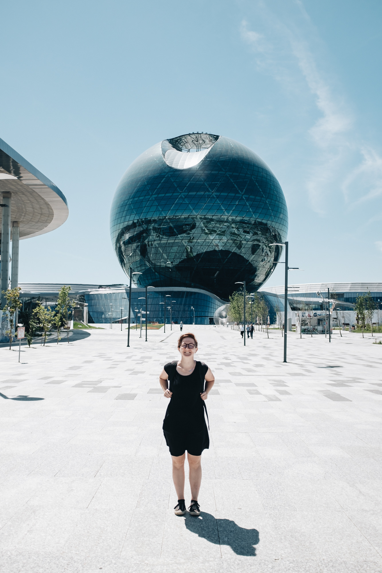 The Sphere - Museum of The Future - místo konání Expo 2017 navržené Albertem Speerem ml.; dnes je uvnitř na 8 patrech muzeum moderní energetiky; největší sférická stavba na světě