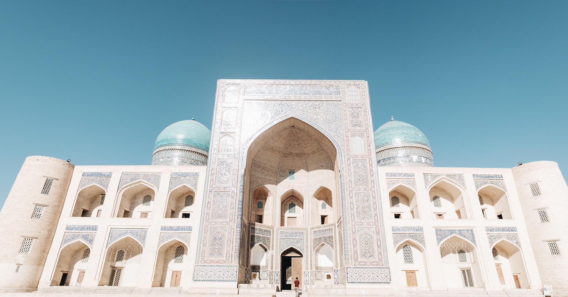 Mir-i-Arab Madrasa - stále používaná medresa, k nahlédnutí pouze předsálí 