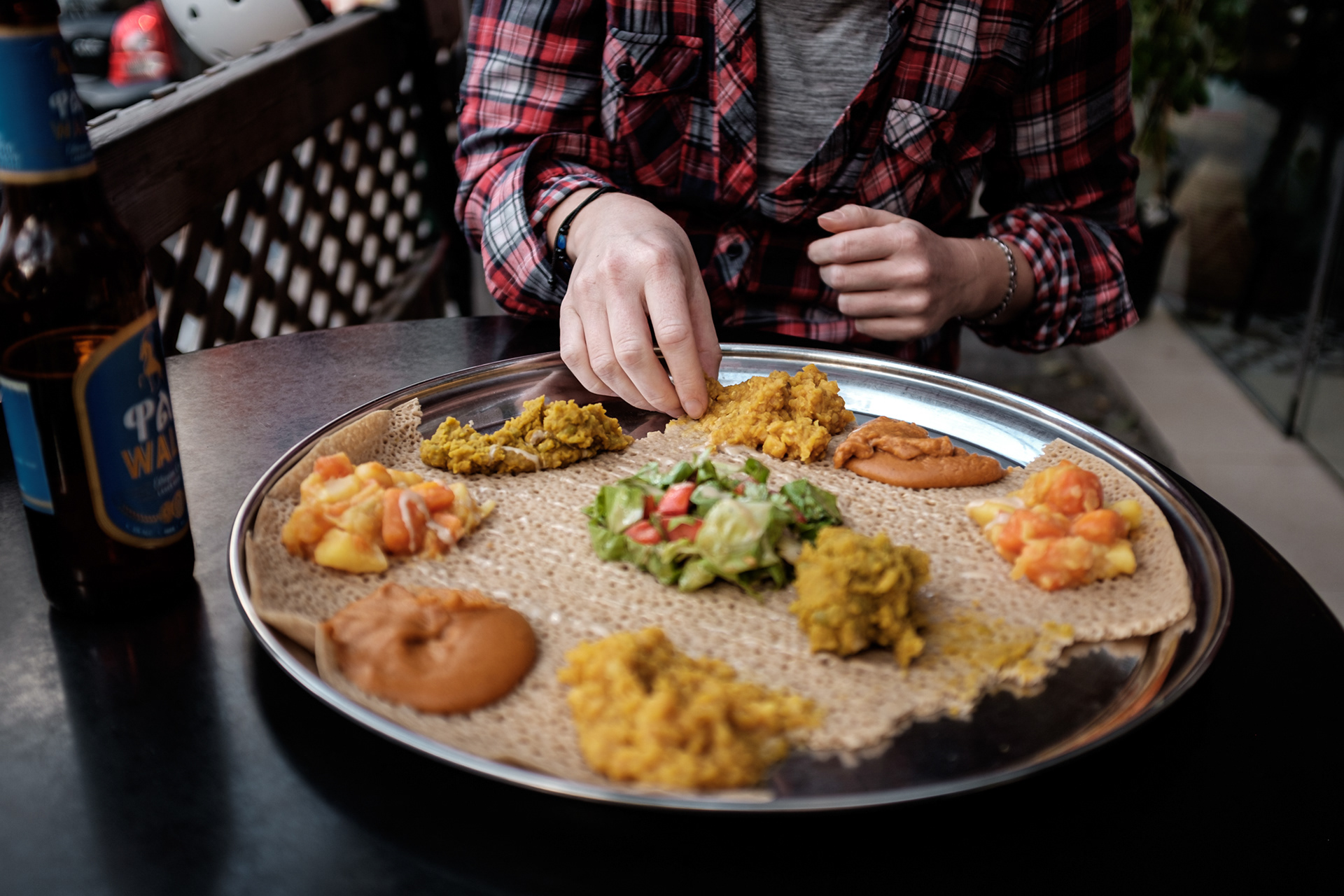 Теnat - vegan etiopská restaurace (po-čt 12:00-23:00, pá 11:00-16:00, ne 12:00-23:00)