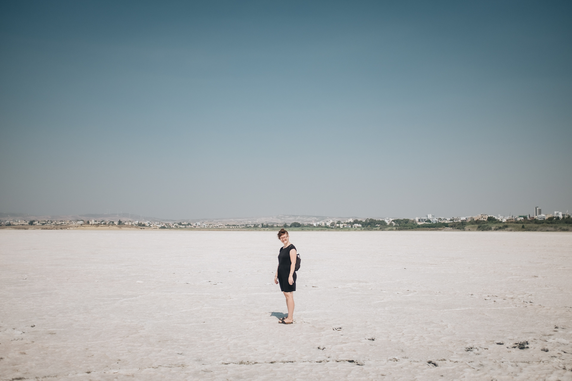 Larnaca Salt Lake – druhé největší solné jezero na Kypru, v létě bývá kompletně vyschlé, v zimě na něm můžete vidět tisíce plameňáků